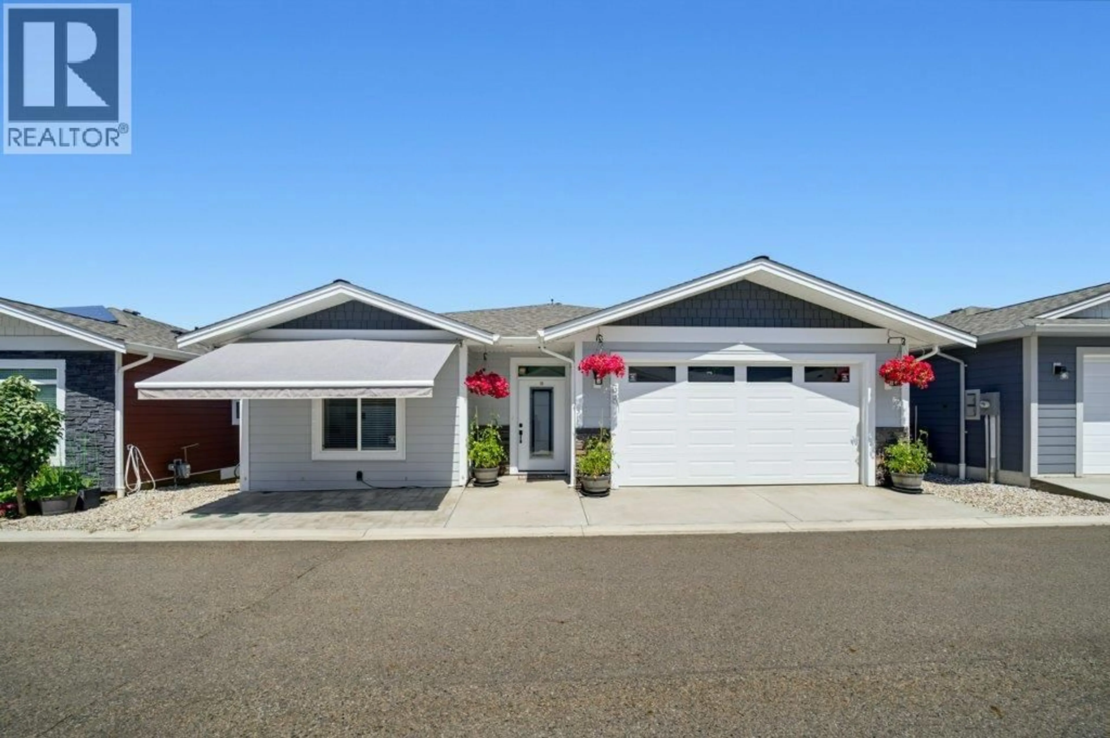 Home with vinyl exterior material, street for 38 - 1791 10 STREET SOUTHWEST, Salmon Arm British Columbia V1E0E9