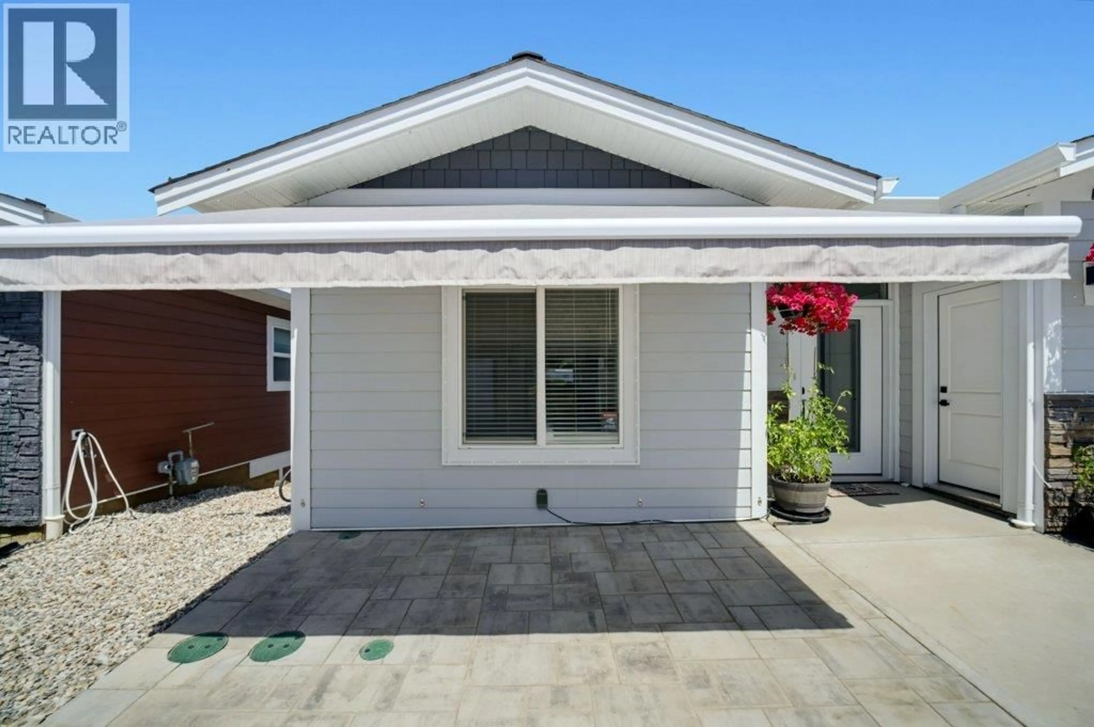 Home with vinyl exterior material, street for 38 - 1791 10 STREET SOUTHWEST, Salmon Arm British Columbia V1E0E9