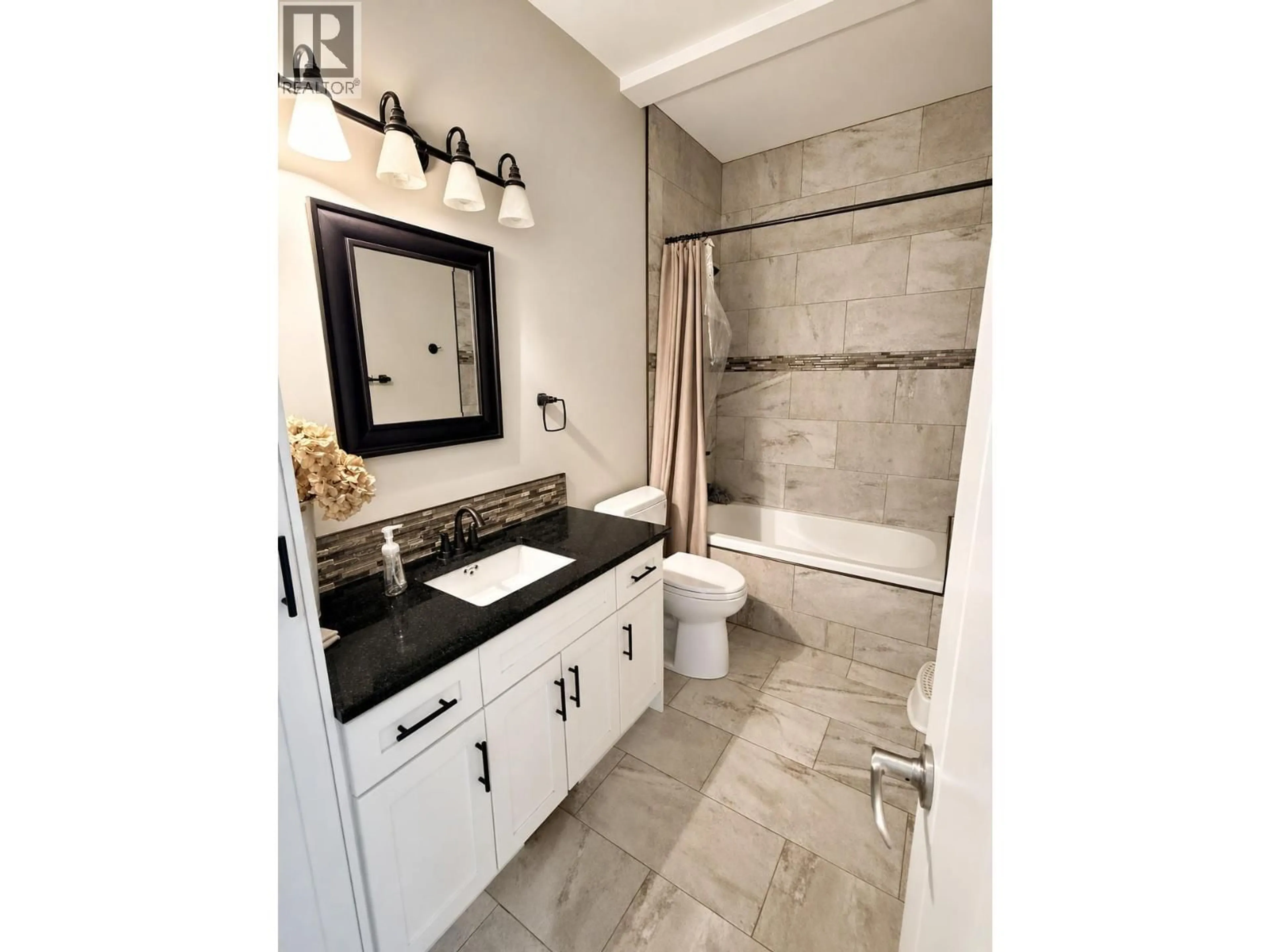 Contemporary bathroom, ceramic/tile floor for 1511 MOUNT ROYAL RIDGE OTHER, Cranbrook British Columbia V1C0C4