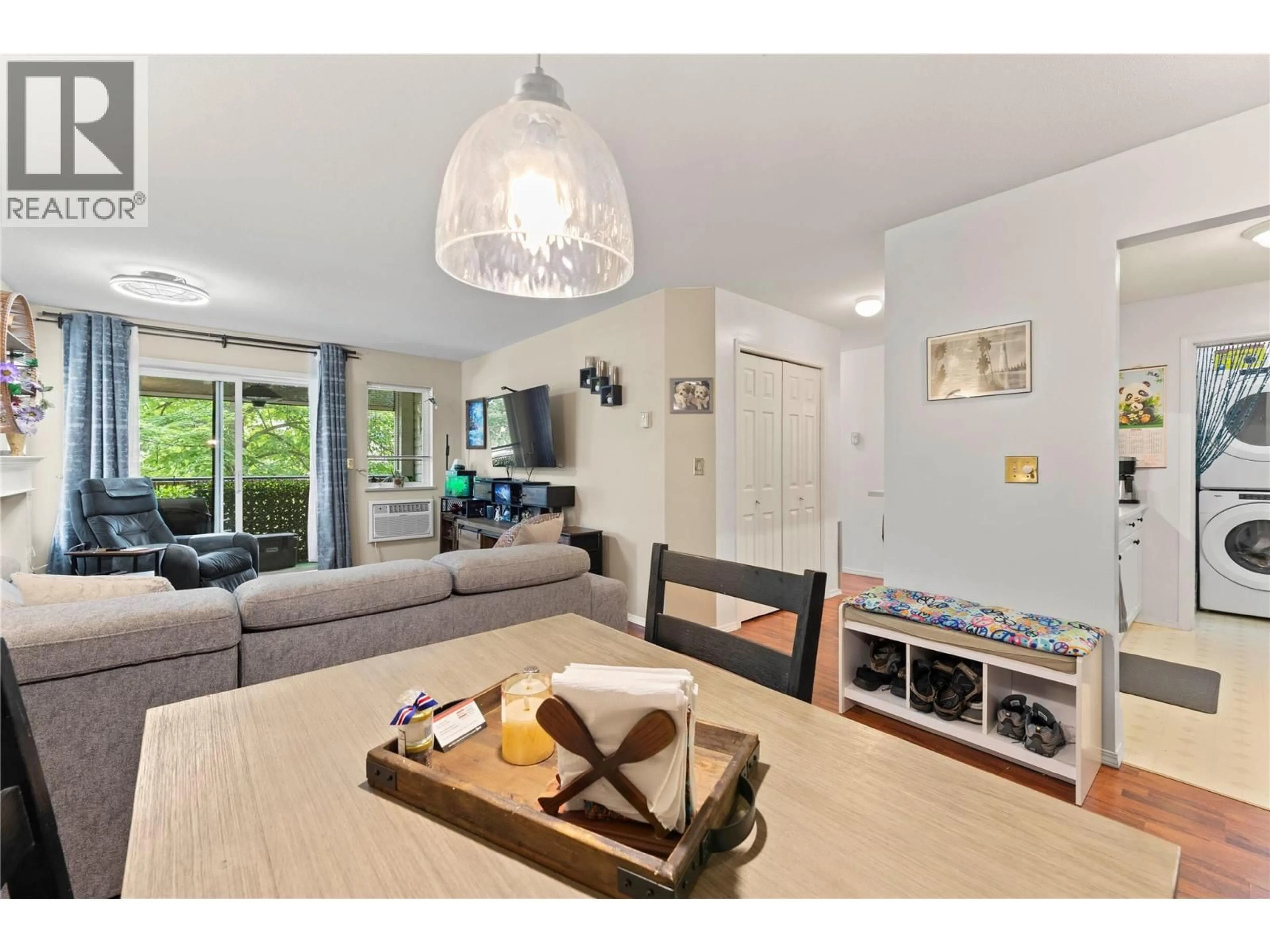 Living room with furniture, unknown for 211 - 650 3 STREET SOUTHWEST, Salmon Arm British Columbia V1E1P6