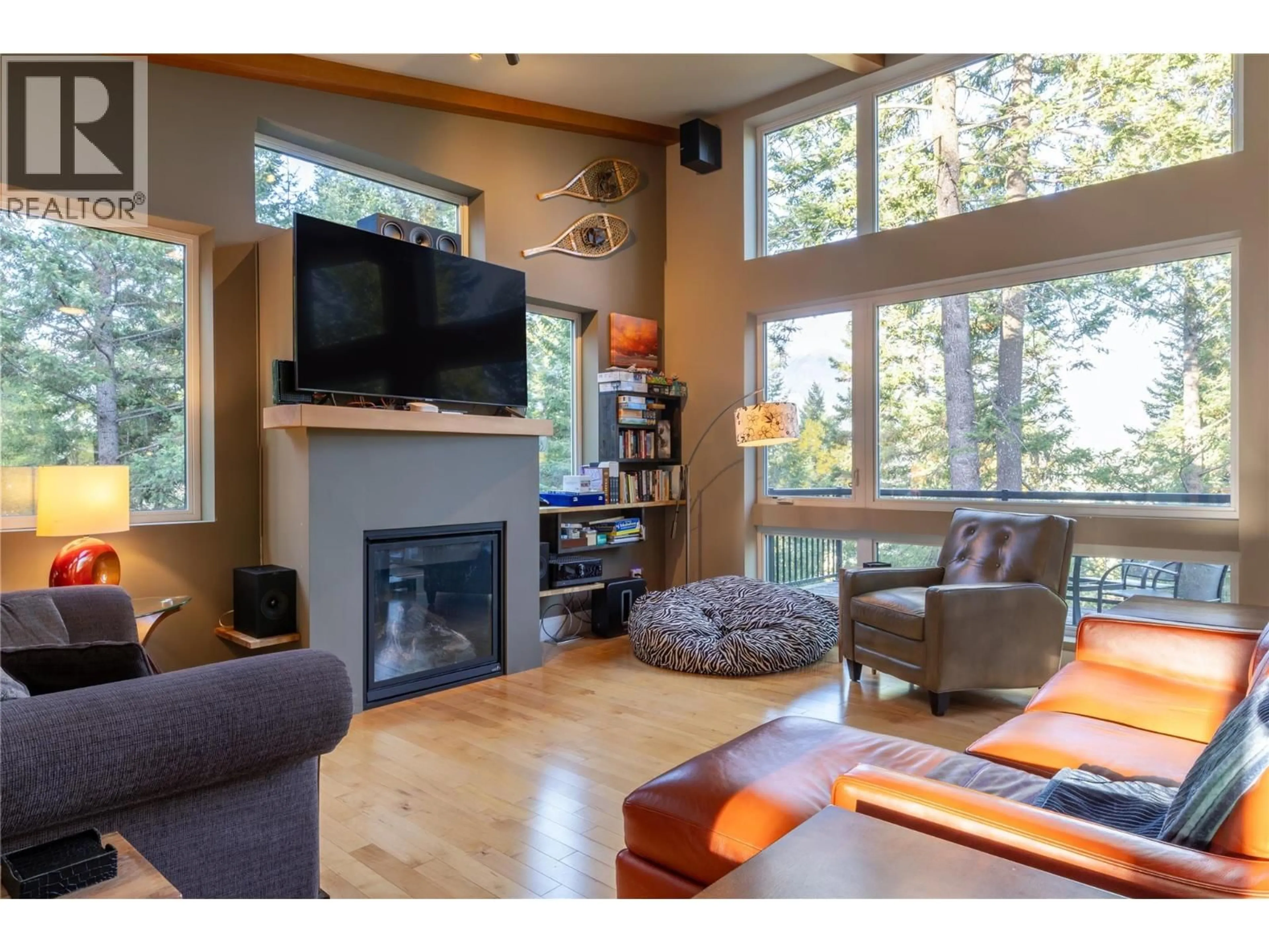 Living room with furniture, wood/laminate floor for 1541 QUARTZ CRESCENT, Golden British Columbia V0A1H3