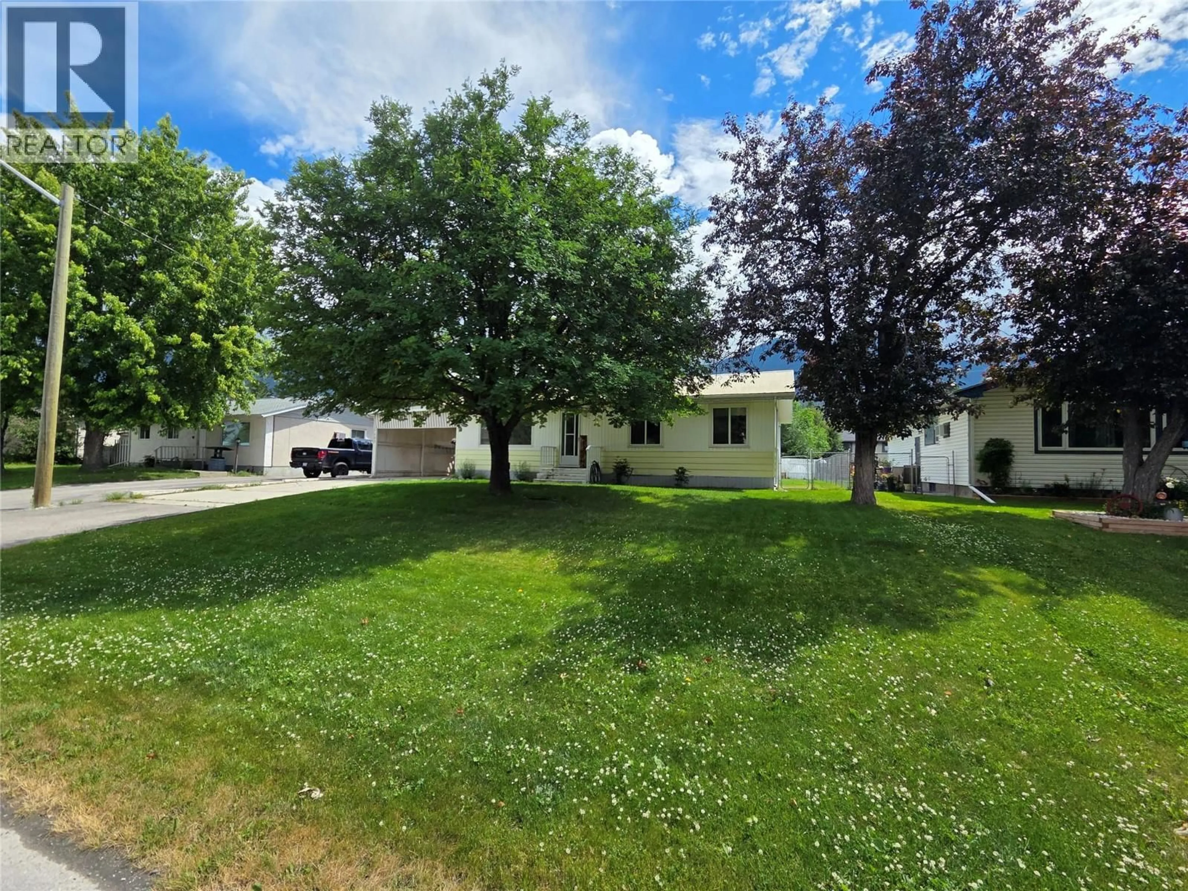A pic from outside/outdoor area/front of a property/back of a property/a pic from drone, street for 7508 JACKSON AVENUE, Radium Hot Springs British Columbia V0A1M0