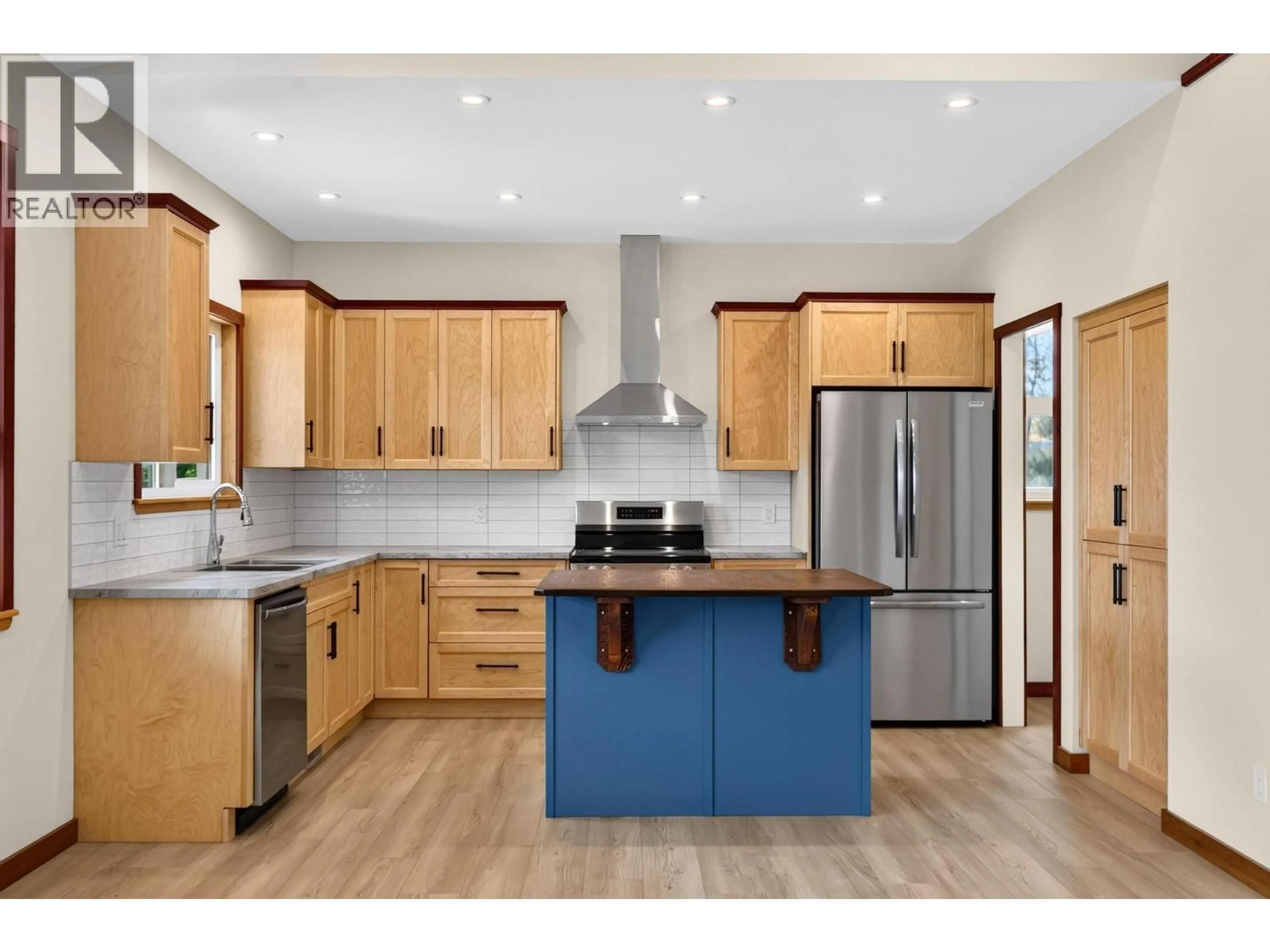 Open concept kitchen, wood/laminate floor for 766 BALSAM ROAD, Kelowna British Columbia V1Z3V8