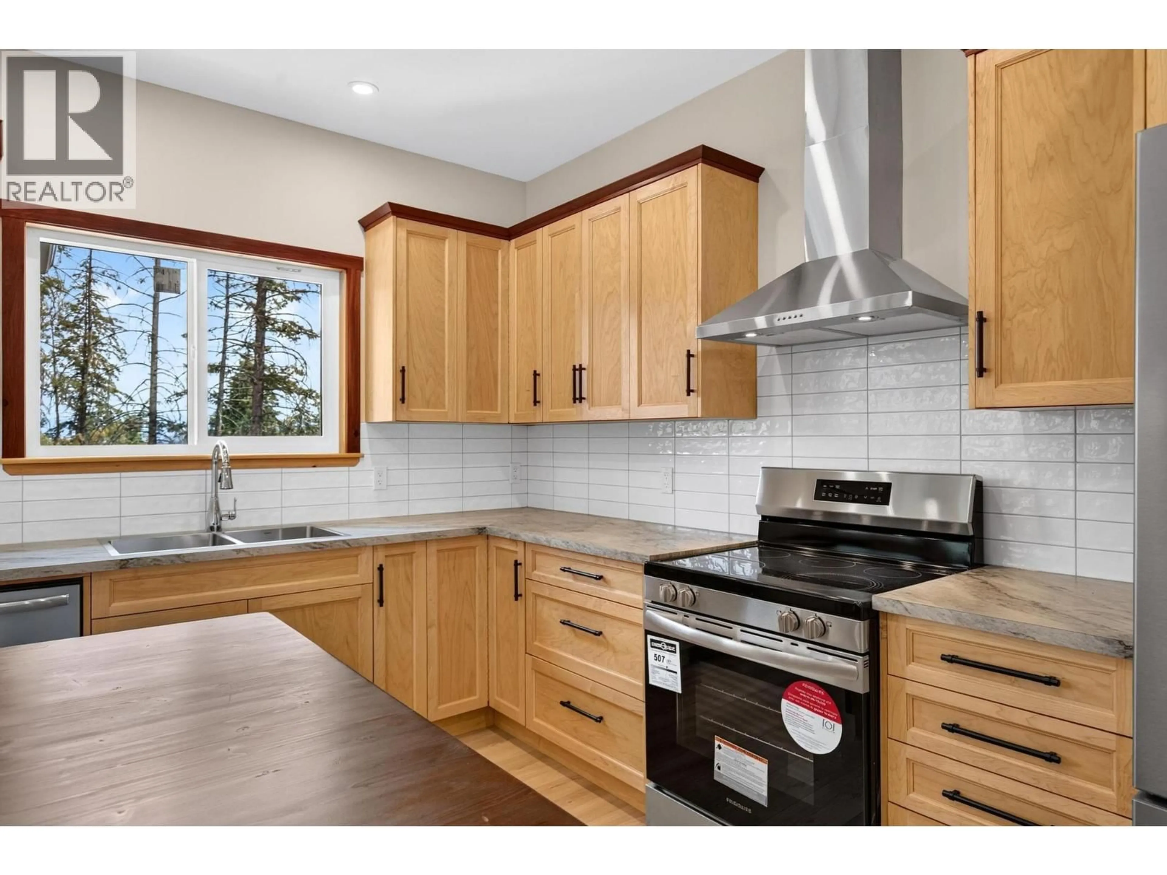 Standard kitchen, unknown for 766 BALSAM ROAD, Kelowna British Columbia V1Z3V8