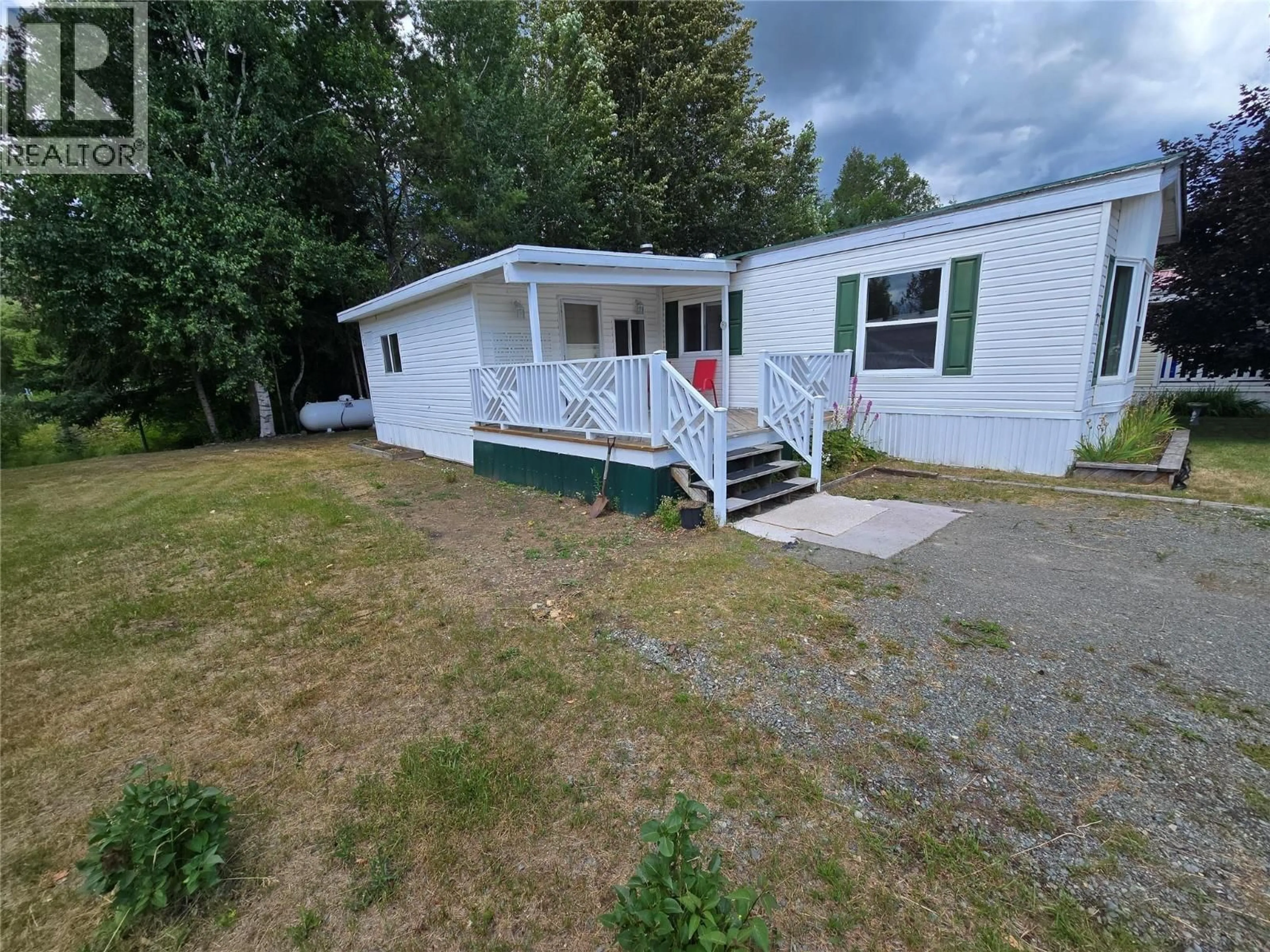 A pic from outside/outdoor area/front of a property/back of a property/a pic from drone, unknown for 7 - 130 FERRY ROAD, Clearwater British Columbia V0E1N2