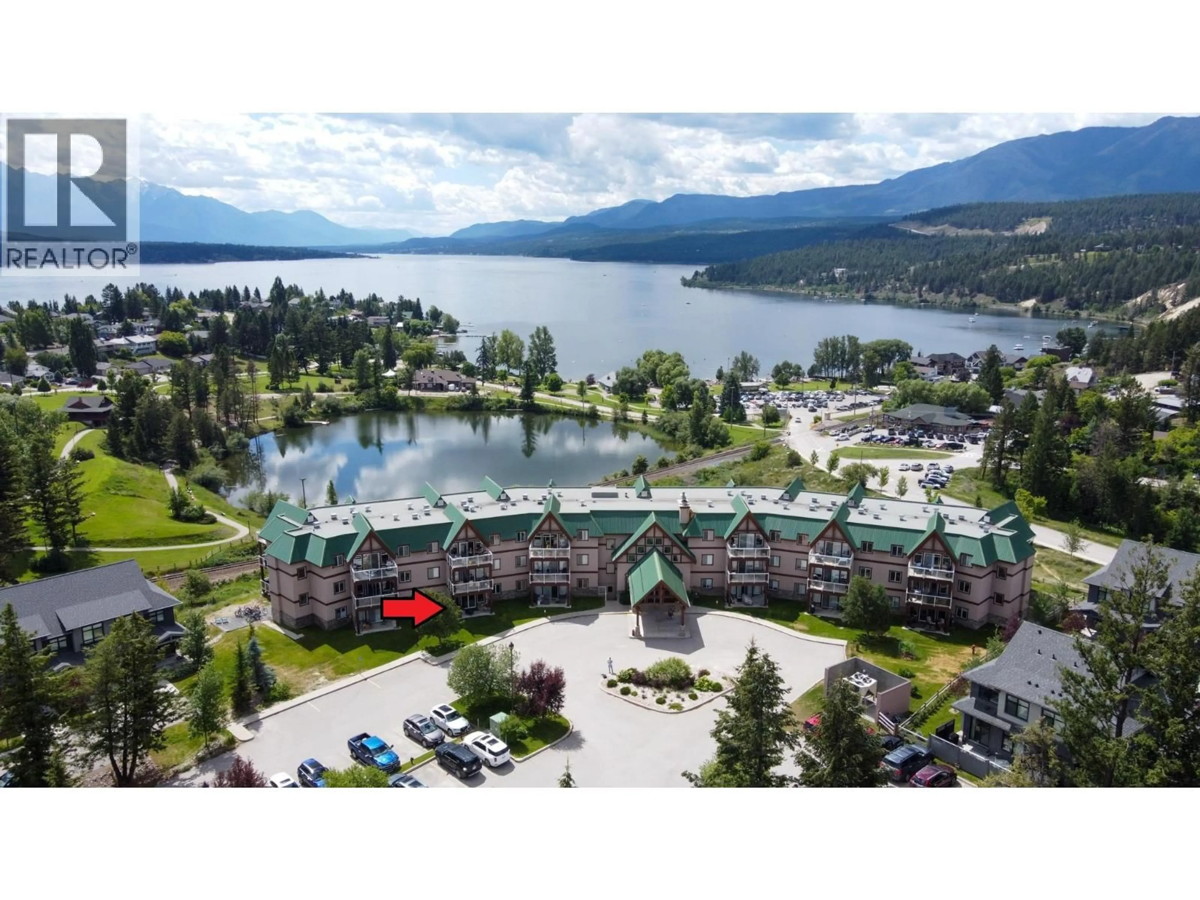 A pic from outside/outdoor area/front of a property/back of a property/a pic from drone, water/lake/river/ocean view for 102 - 701 14A CRESCENT, Invermere British Columbia V0A1K0