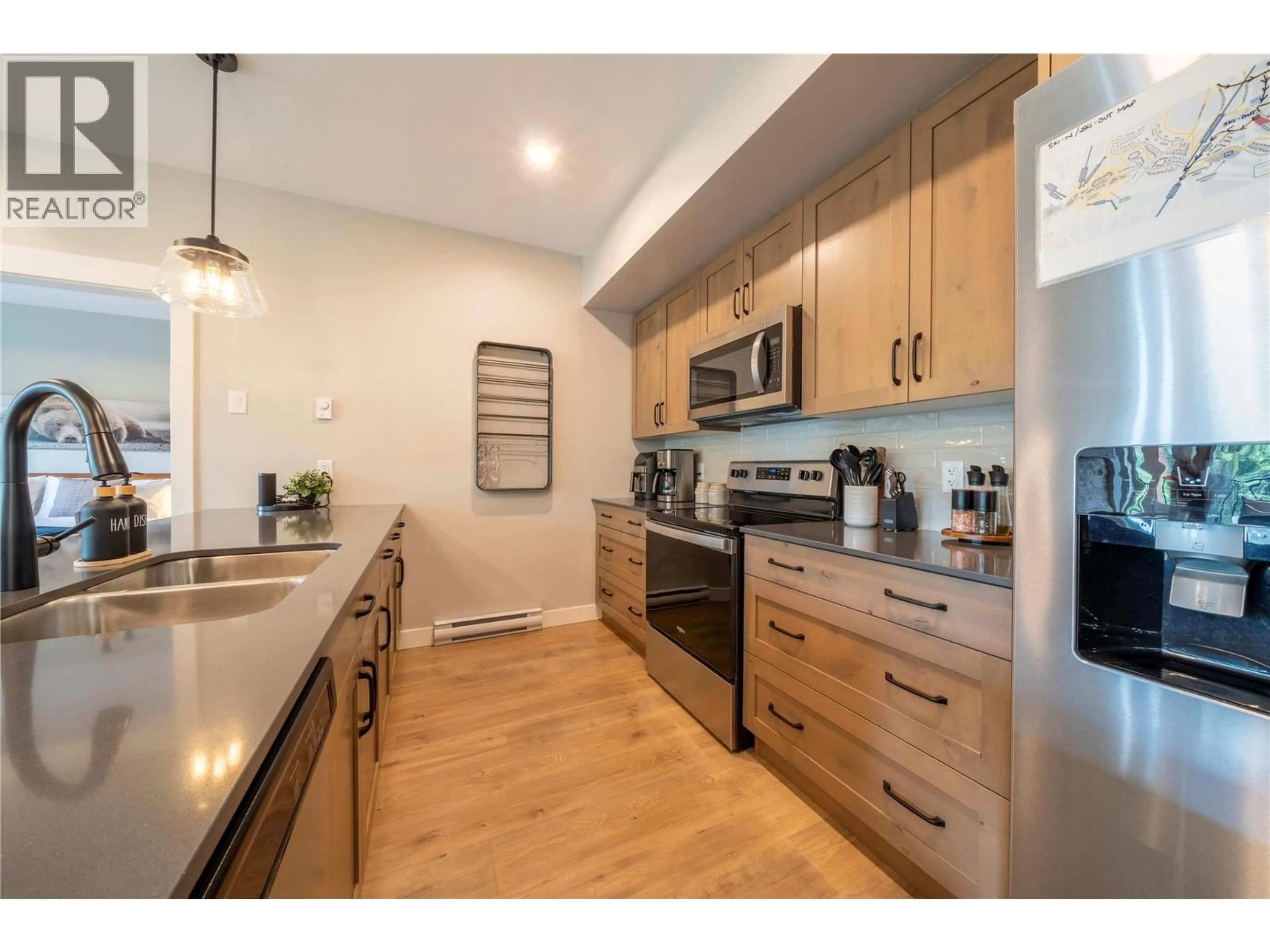 Open concept kitchen, wood/laminate floor for 14 - 5045 VALLEY DRIVE, Sun Peaks British Columbia V0E5N0