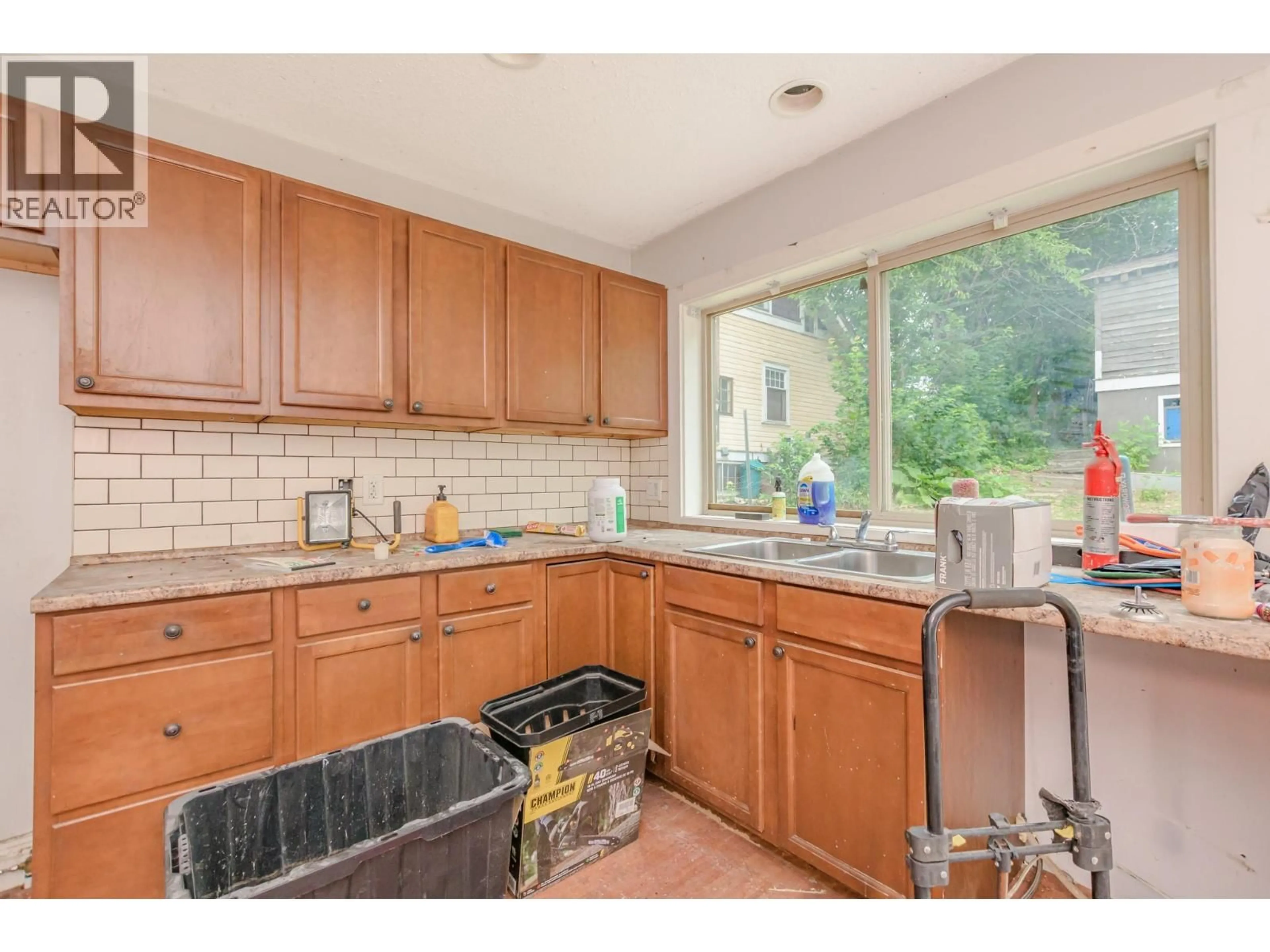 Standard kitchen, ceramic/tile floor for 630 5 STREET SOUTHEAST, Salmon Arm British Columbia V1E4G2