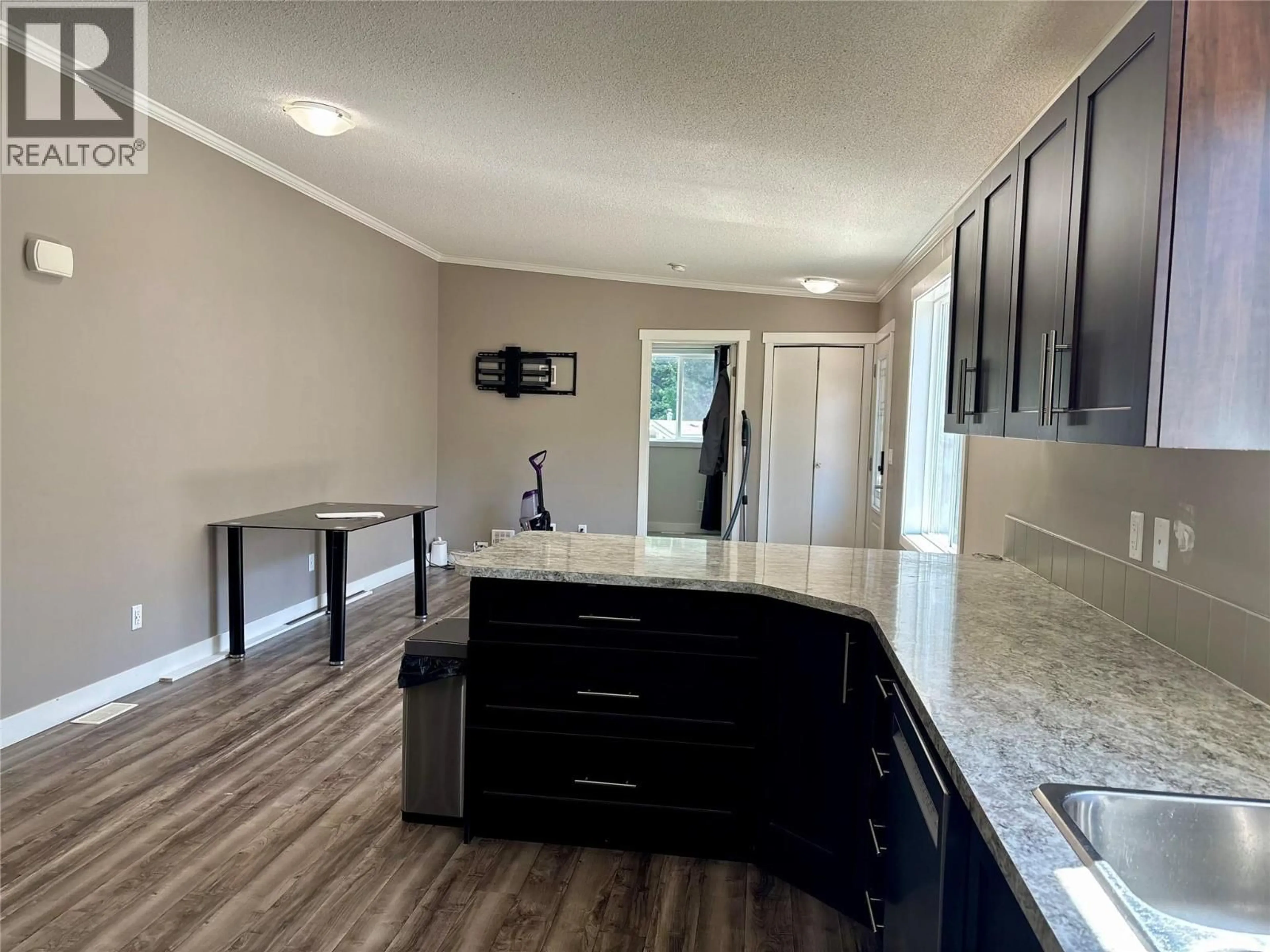 Open concept kitchen, unknown for 66 JOHNSON WAY, Revelstoke British Columbia V0E2S1