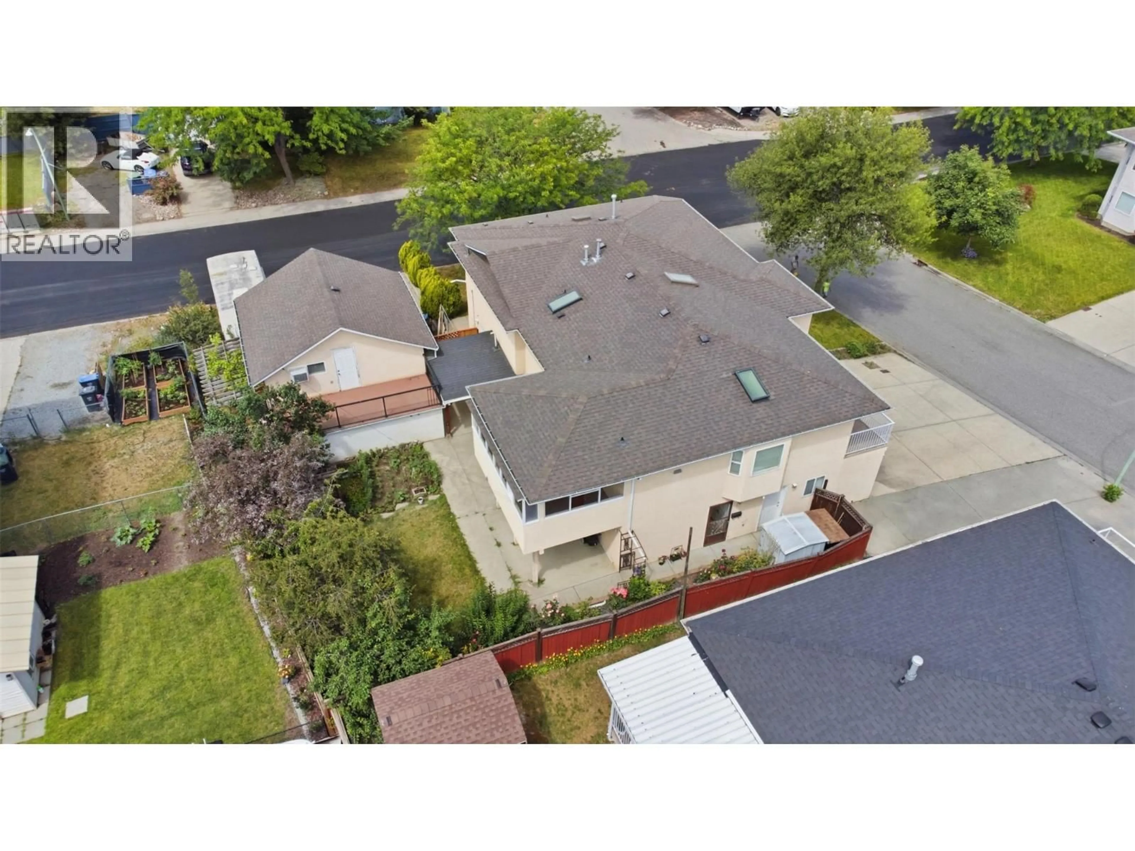 A pic from outside/outdoor area/front of a property/back of a property/a pic from drone, street for 417 WIGGLESWORTH CRESCENT, Kelowna British Columbia V1X7N3