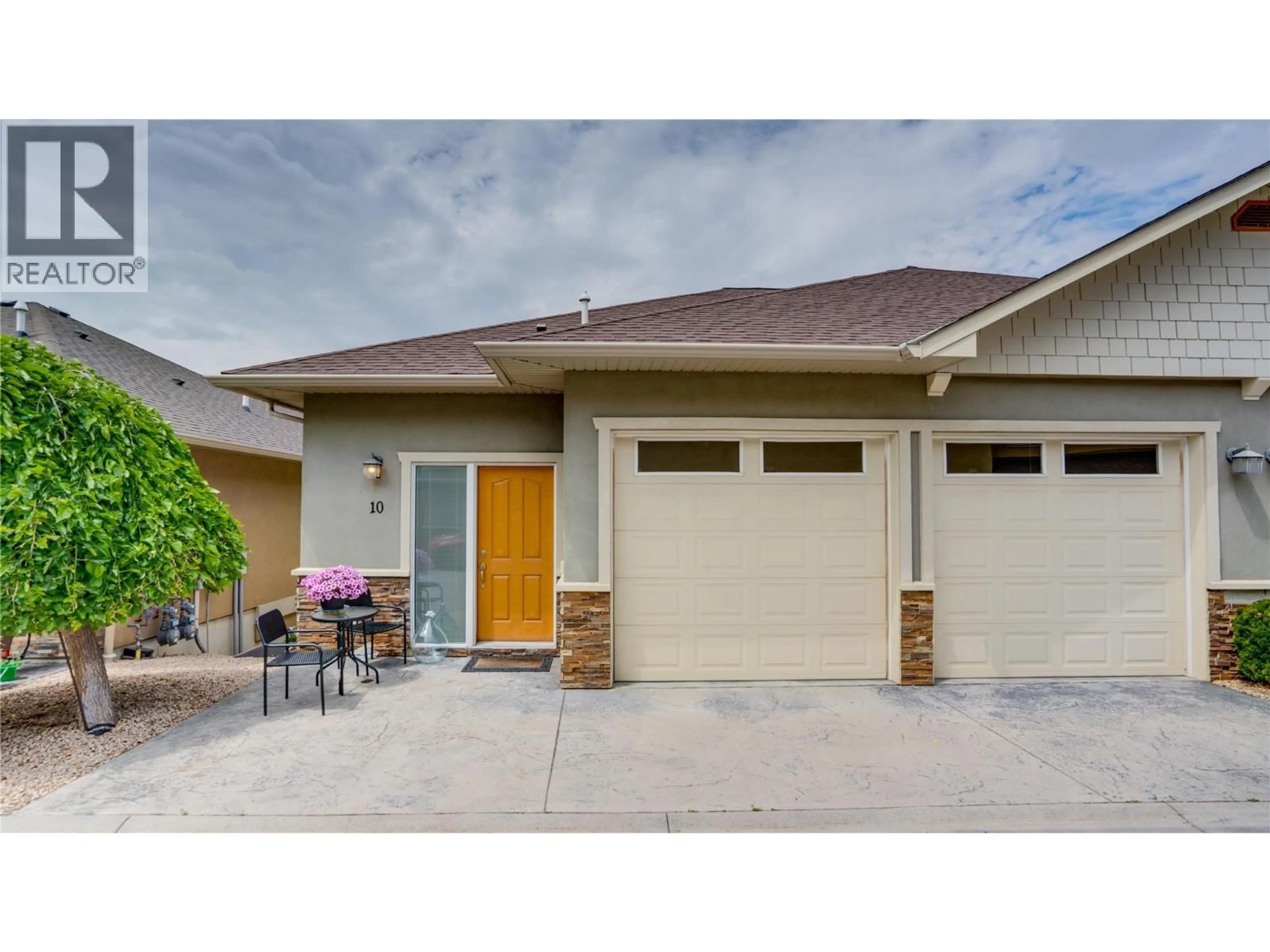 Home with vinyl exterior material, street for 10 - 6600 OKANAGAN AVENUE, Vernon British Columbia V1H2K6