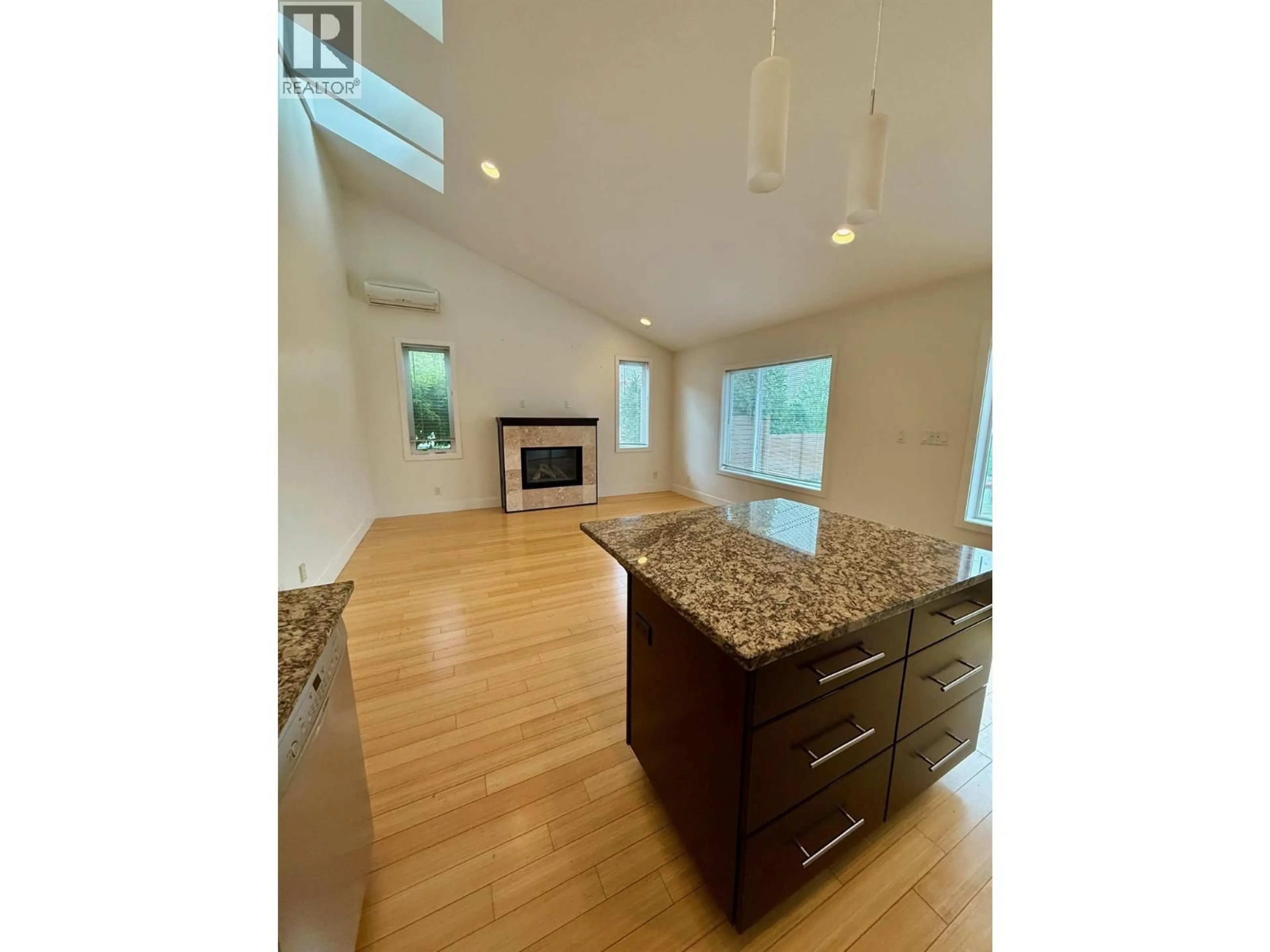 Open concept kitchen, wood/laminate floor for 8 - 702 FOURTH STREET, Nelson British Columbia V1L2S8