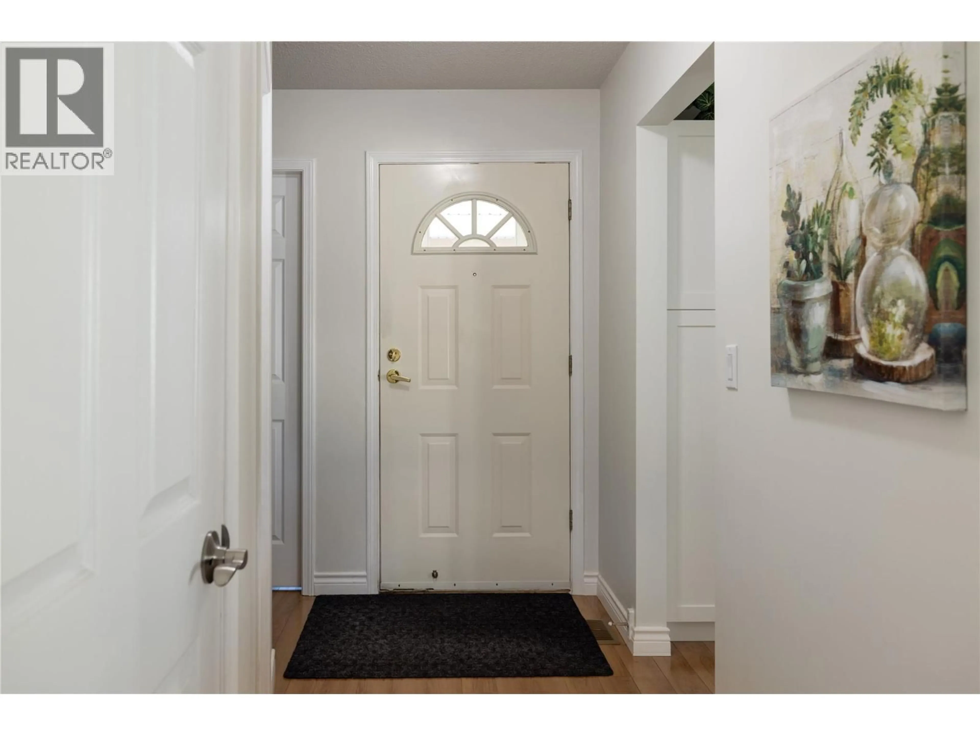 Indoor entryway for 28 - 4303 27 AVENUE, Vernon British Columbia V1T6L2