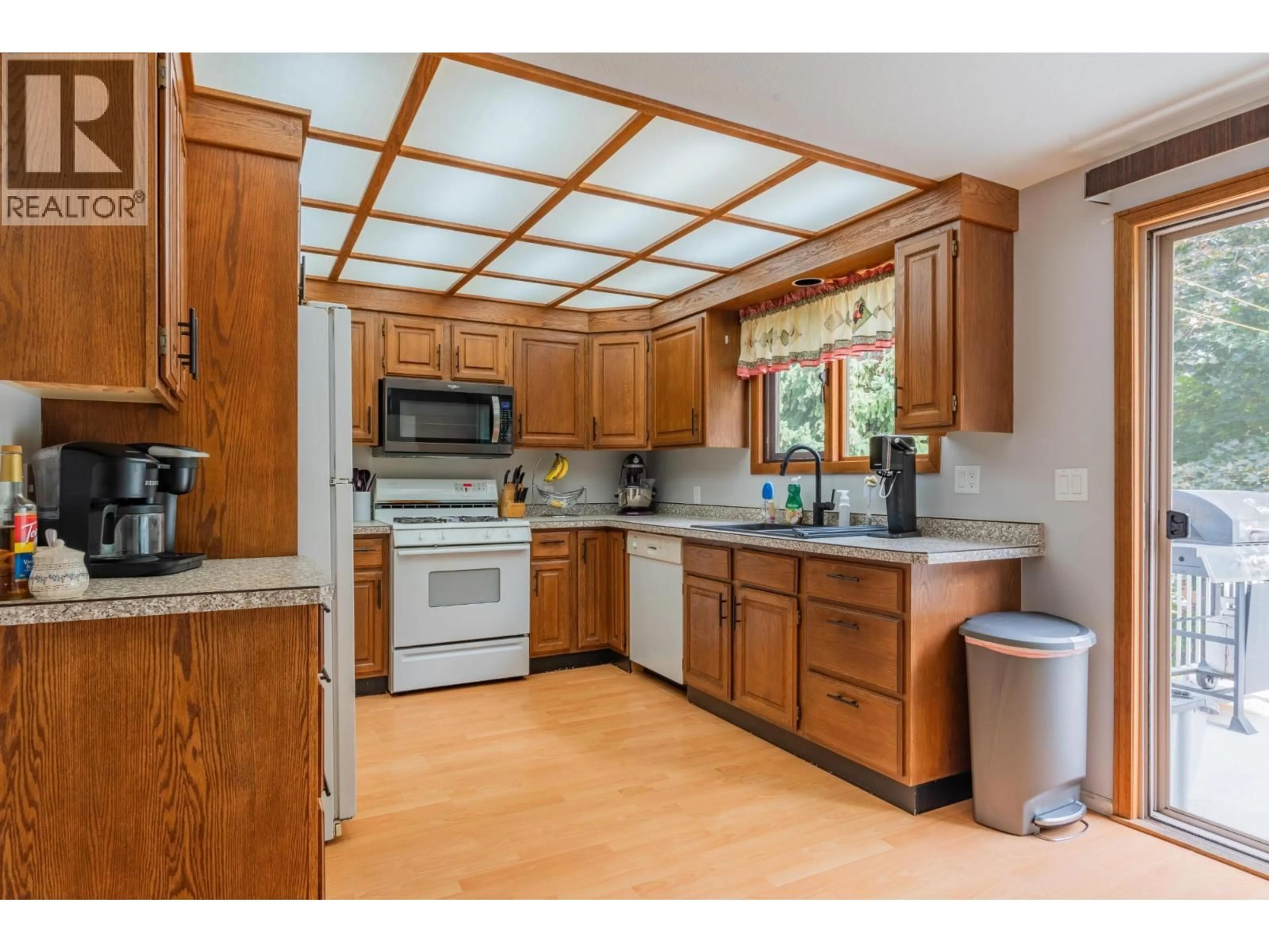 Standard kitchen, unknown for 110 CEDAR AVENUE, Fruitvale British Columbia V0G1L0