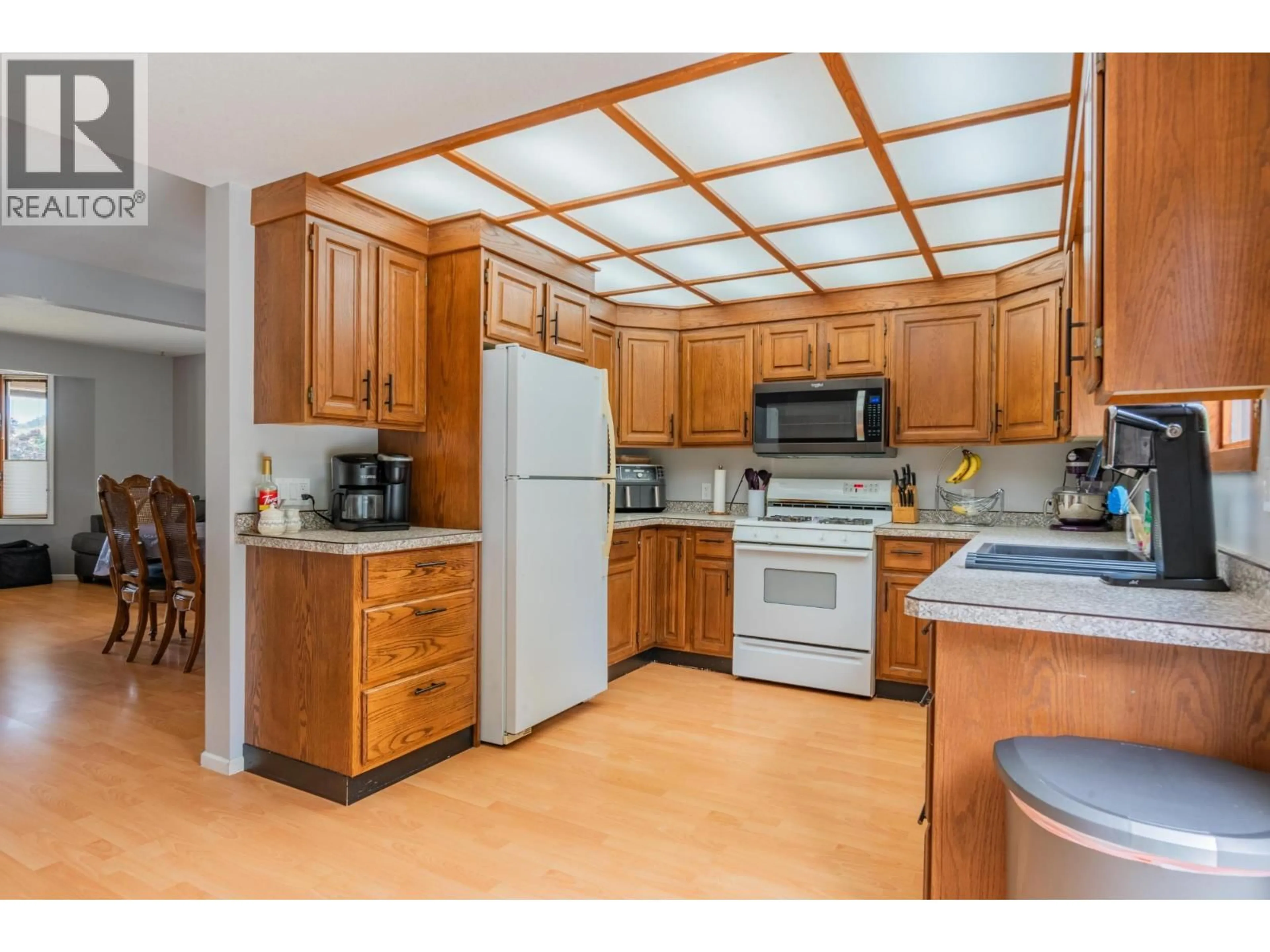 Standard kitchen, ceramic/tile floor for 110 CEDAR AVENUE, Fruitvale British Columbia V0G1L0