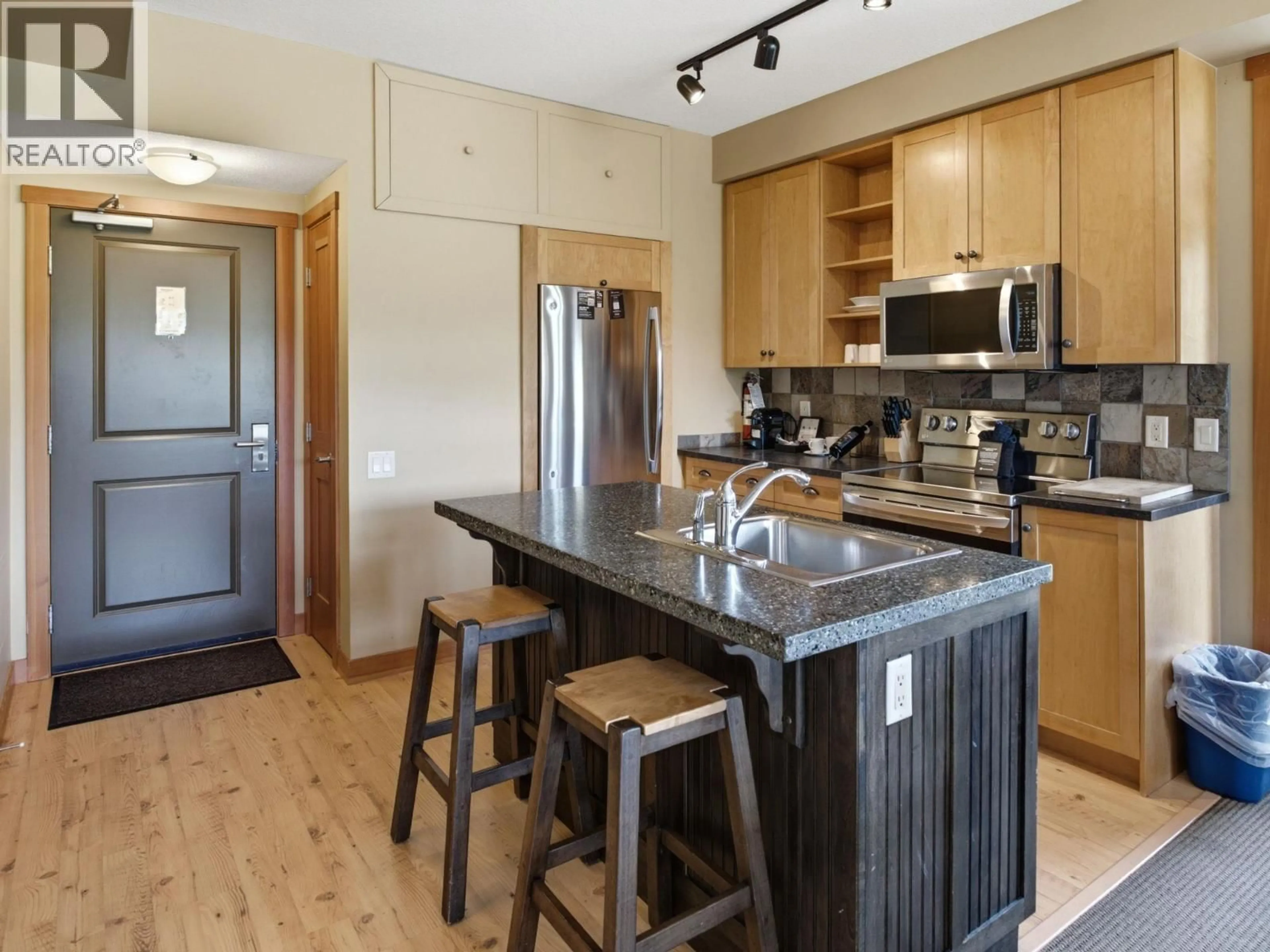 Open concept kitchen, wood/laminate floor for 226 - 105 VILLAGE CENTER COURT, Vernon British Columbia V1H1Y8