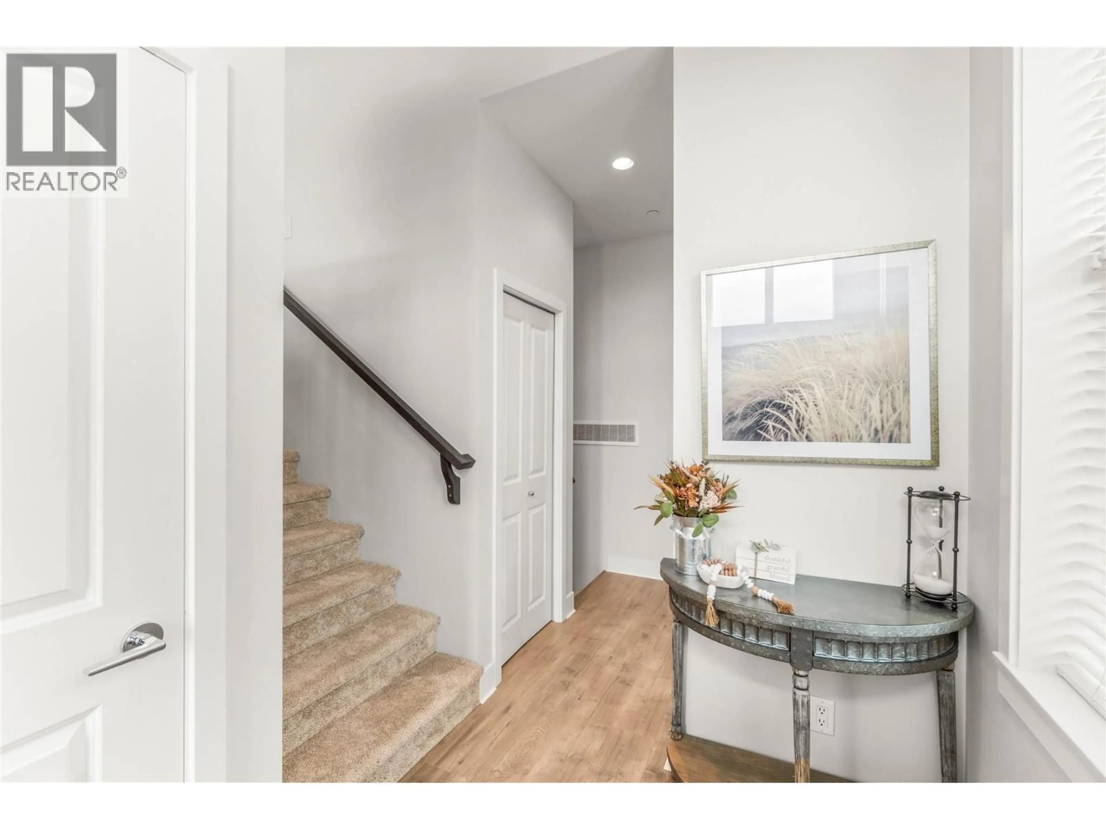 Indoor entryway for 16 - 175 HOLLOWAY DRIVE, Kamloops British Columbia V1S0B2