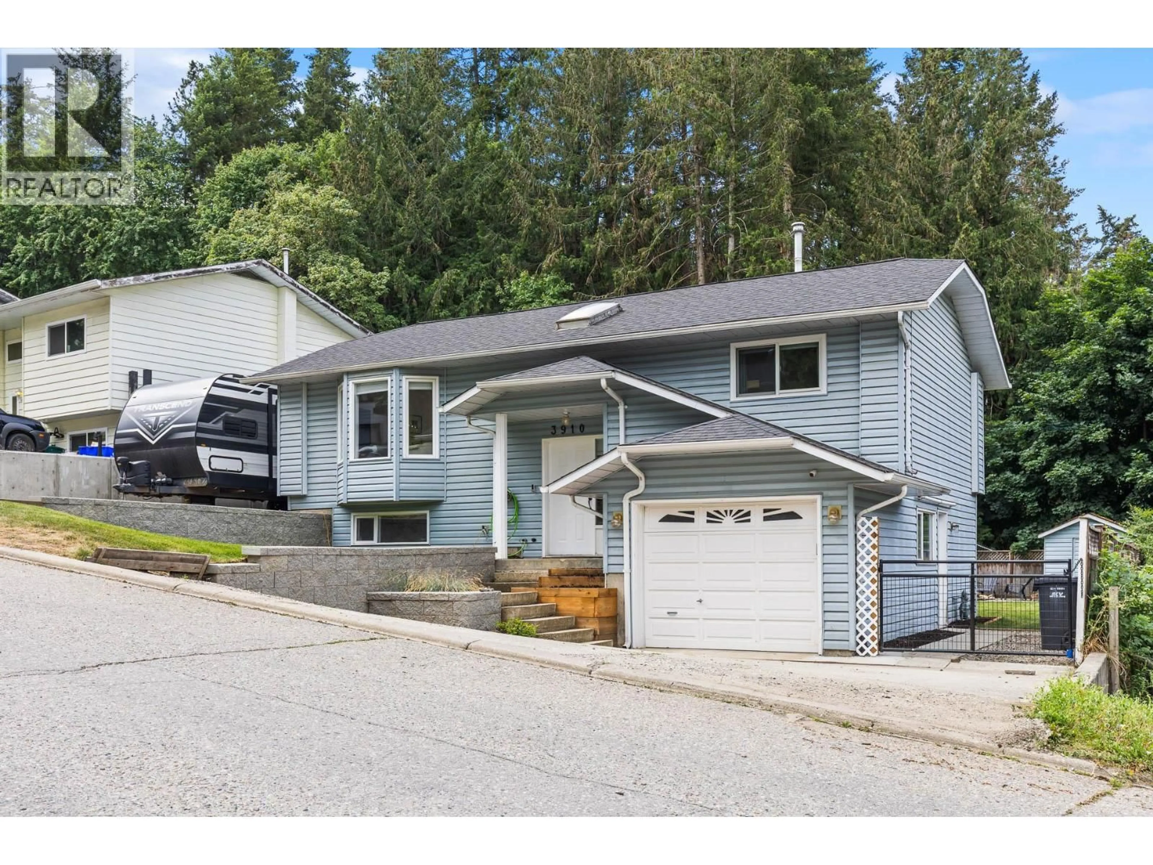 Home with vinyl exterior material, street for 3910 HIGHLAND PARK CRESCENT, Armstrong British Columbia V4Y0K2