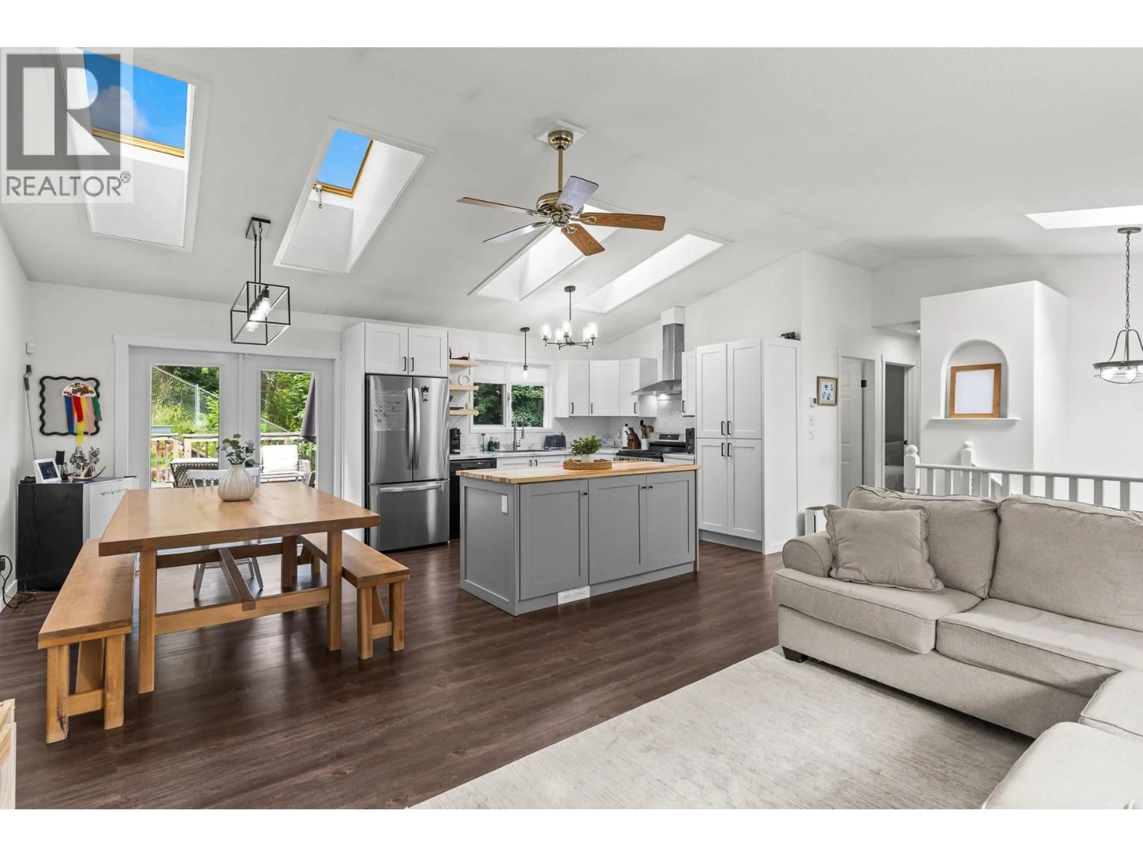Open concept kitchen, unknown for 3910 HIGHLAND PARK CRESCENT, Armstrong British Columbia V4Y0K2