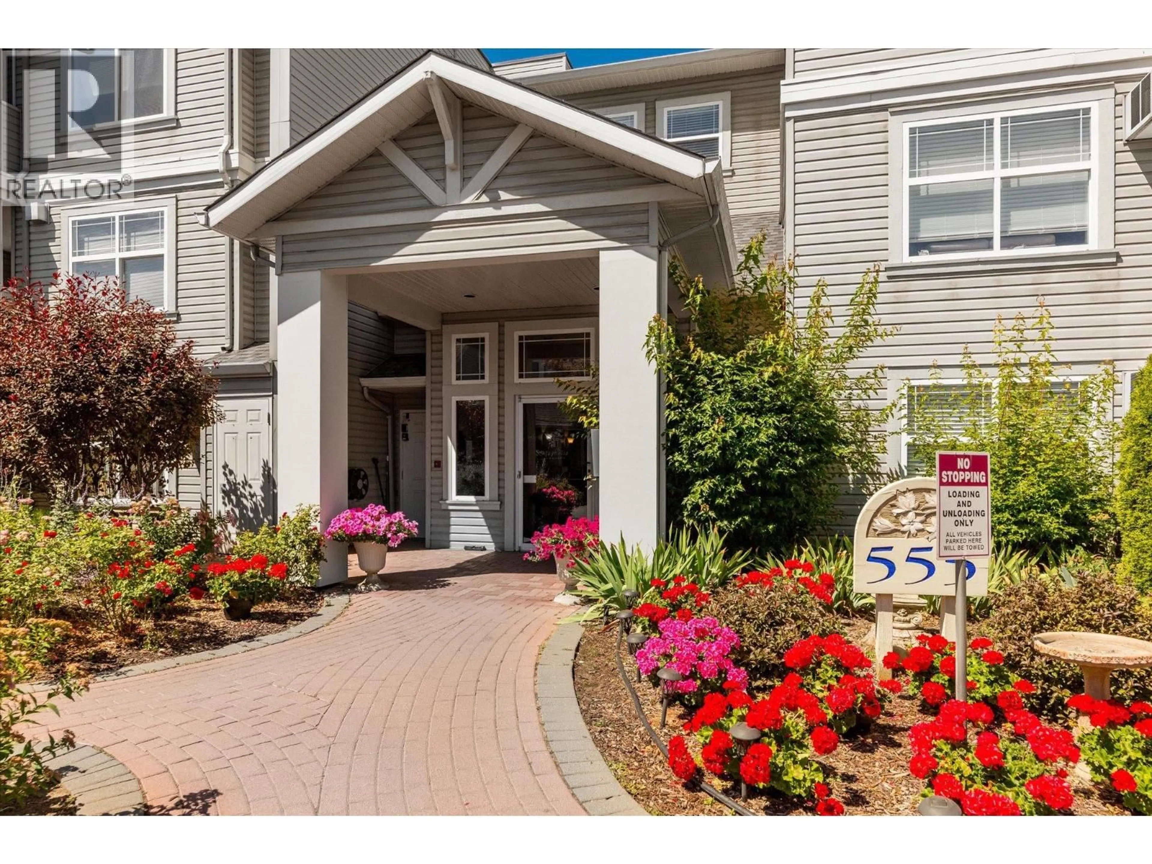 Indoor entryway for 106 - 555 HOUGHTON ROAD, Kelowna British Columbia V1X7P9