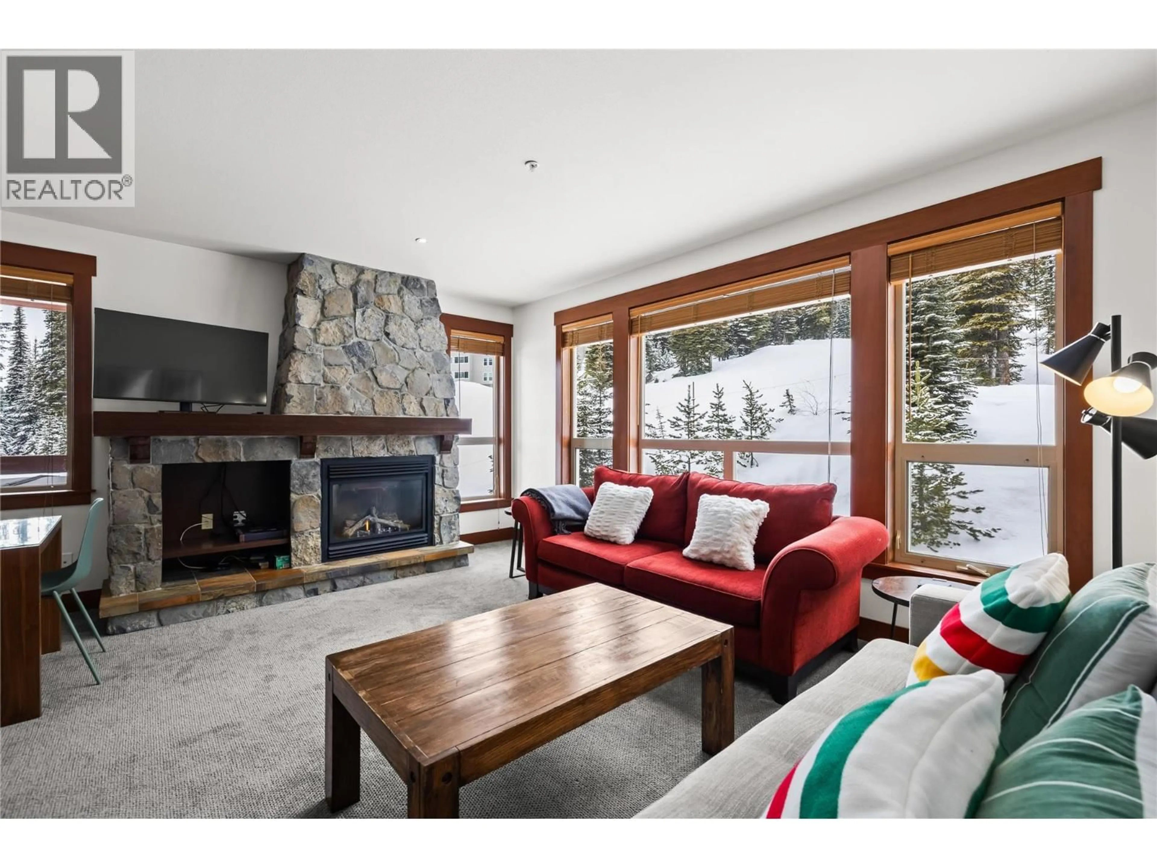 Living room with furniture, unknown for 304 - 5257 BIG WHITE ROAD, Big White British Columbia V1P1T4