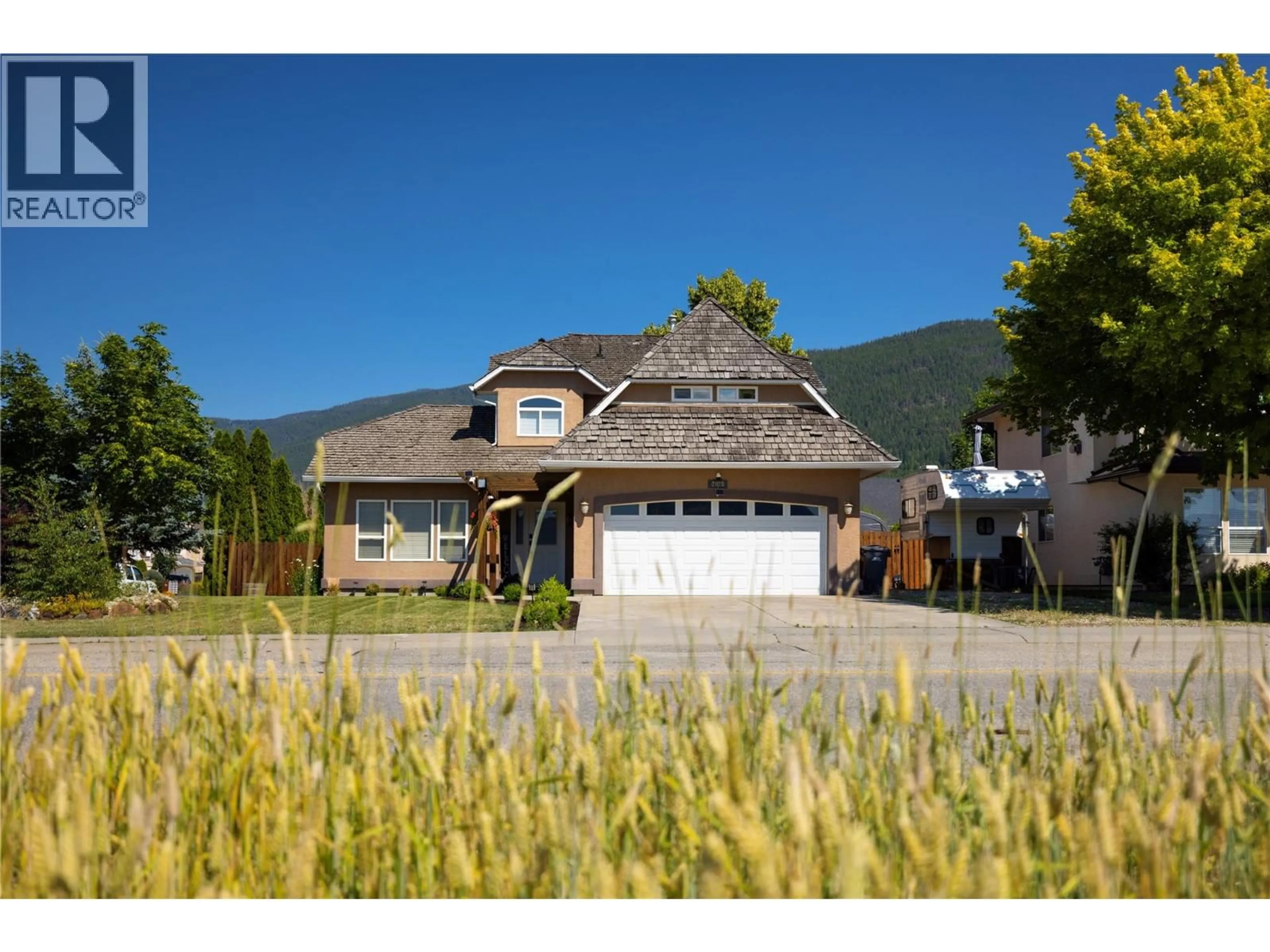 A pic from outside/outdoor area/front of a property/back of a property/a pic from drone, street for 2028 OKANAGAN STREET, Armstrong British Columbia V0E1B1