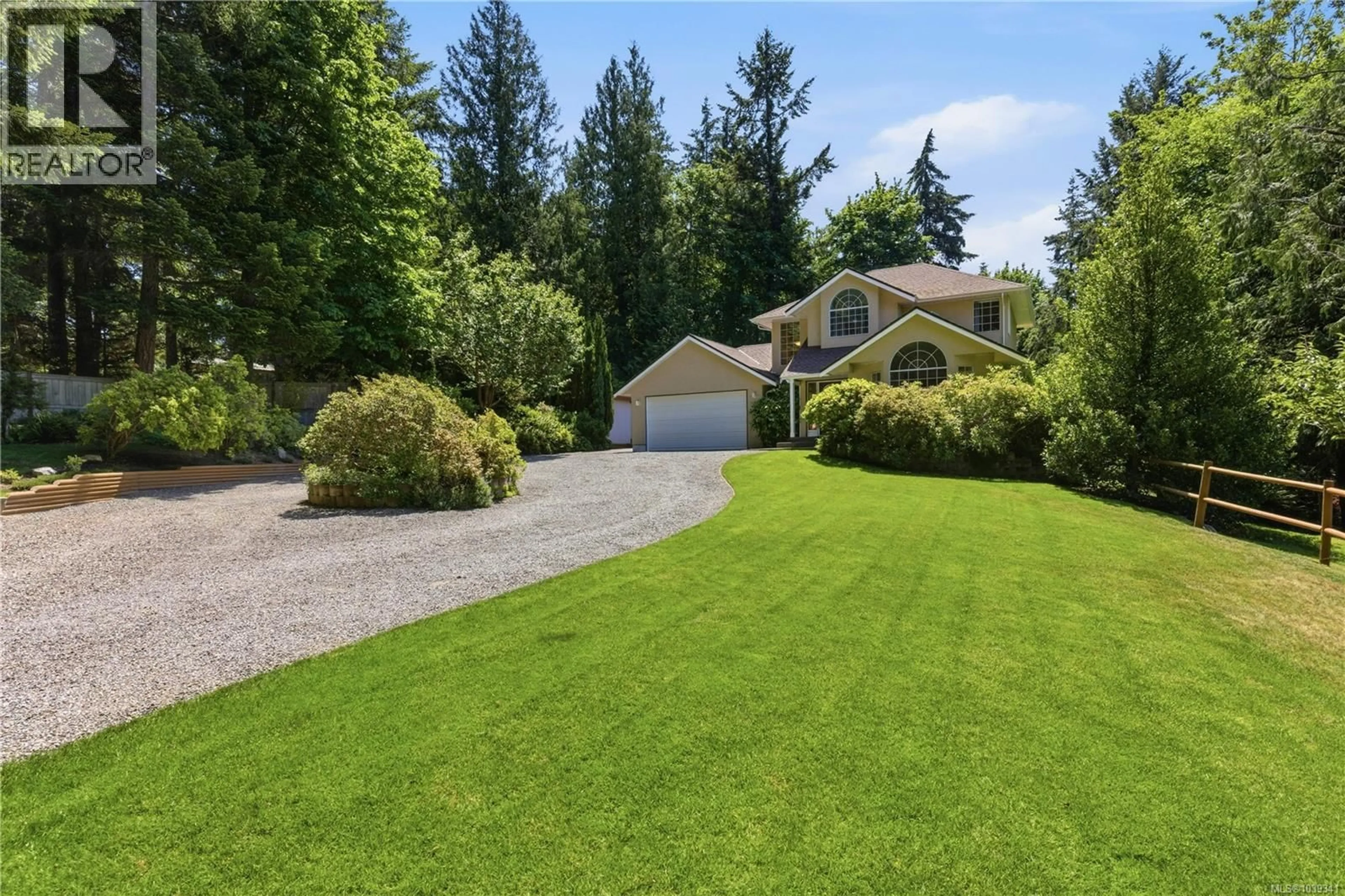 A pic from outside/outdoor area/front of a property/back of a property/a pic from drone, unknown for 2484 GIBBS PLACE, Mill Bay British Columbia V8H1A4