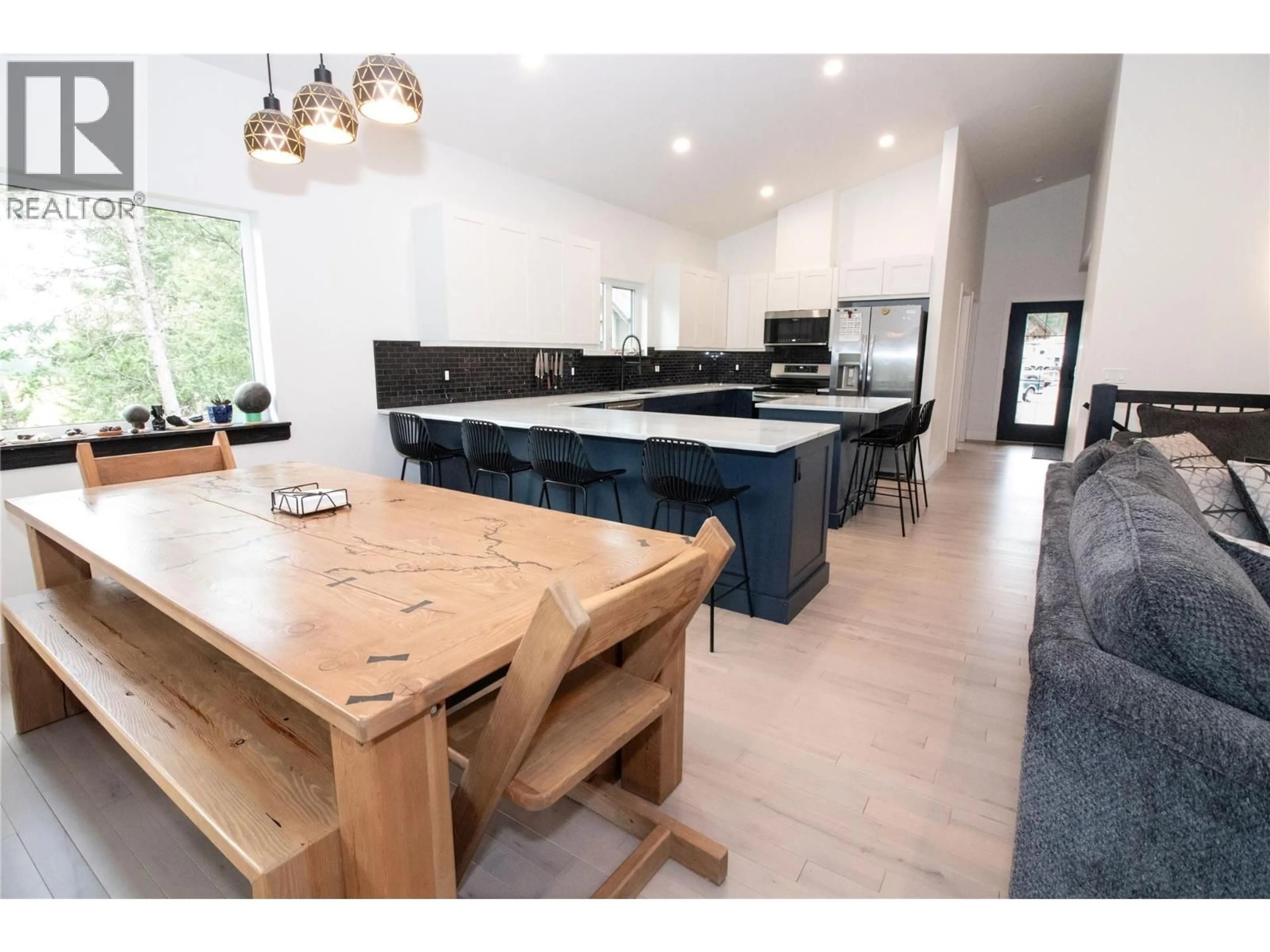 Open concept kitchen, unknown for 2552 SANDSTONE MEWS, Invermere British Columbia V0A1K6