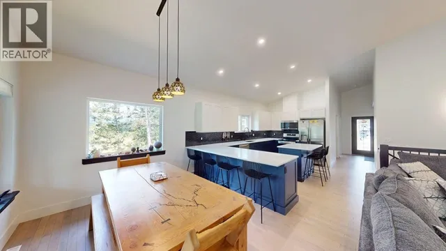 2552 SANDSTONE MEWS, Invermere 5