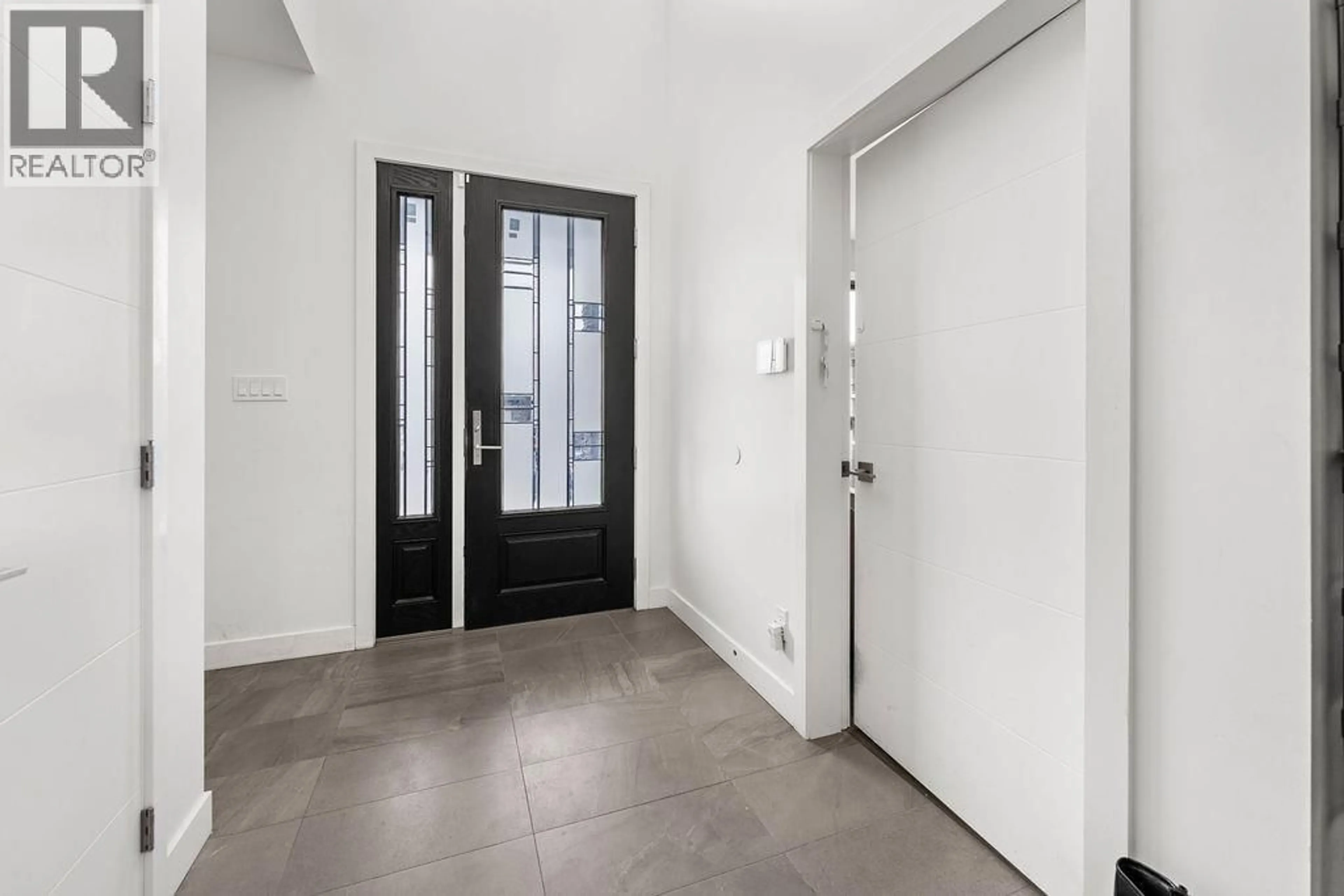 Indoor entryway for 1065 EDGEHILL PLACE, Kamloops British Columbia V2C0G6