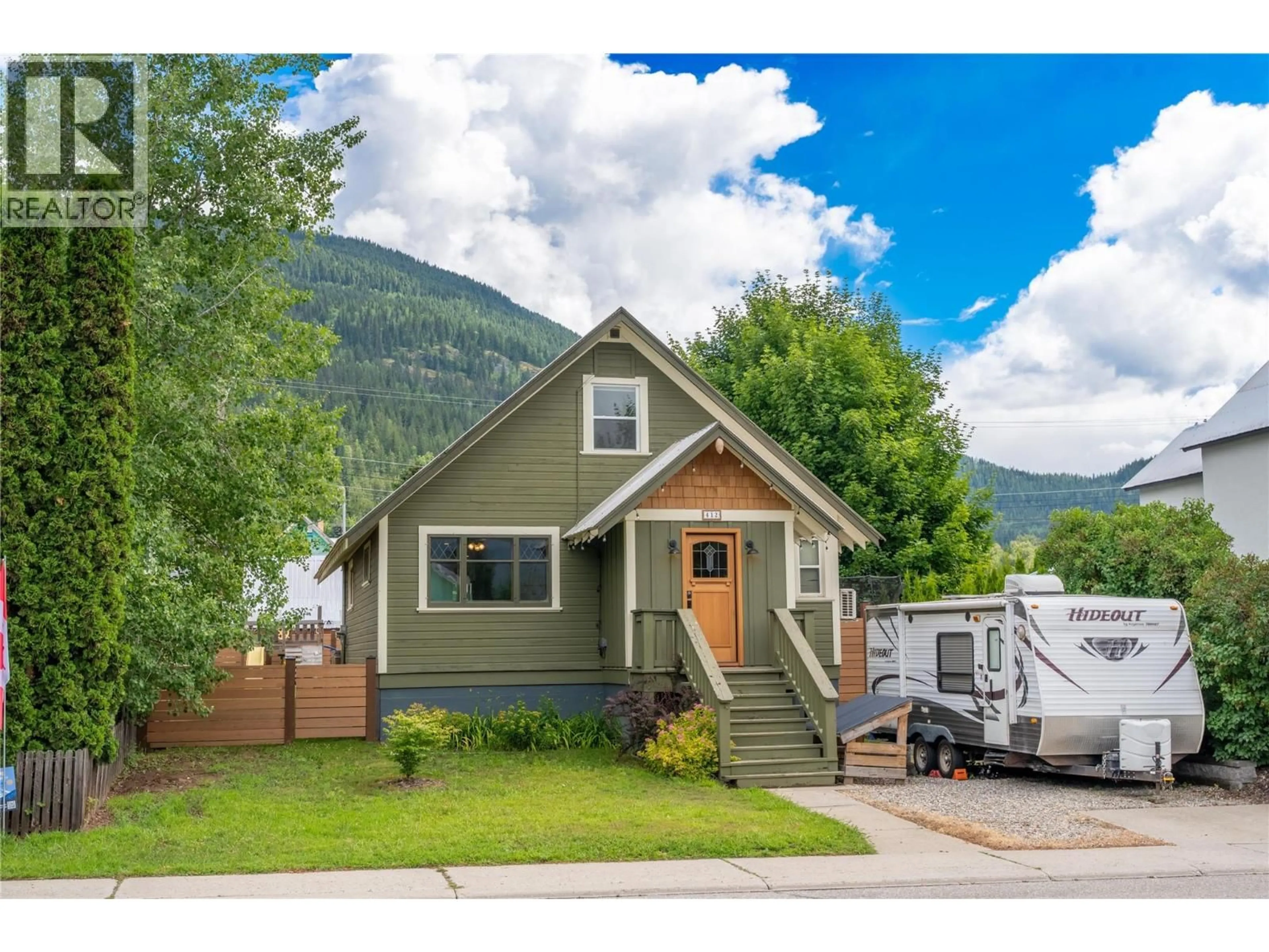 Home with vinyl exterior material, mountain view for 412 THIRD STREET EAST, Revelstoke British Columbia V0E2S0
