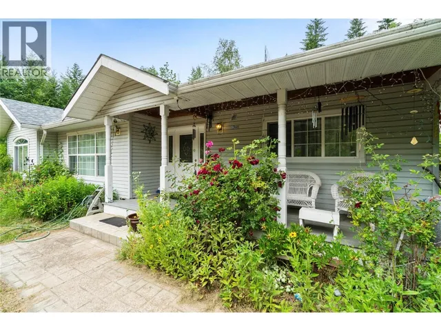 3915 EXPRESS POINT ROAD, Scotch Creek 2