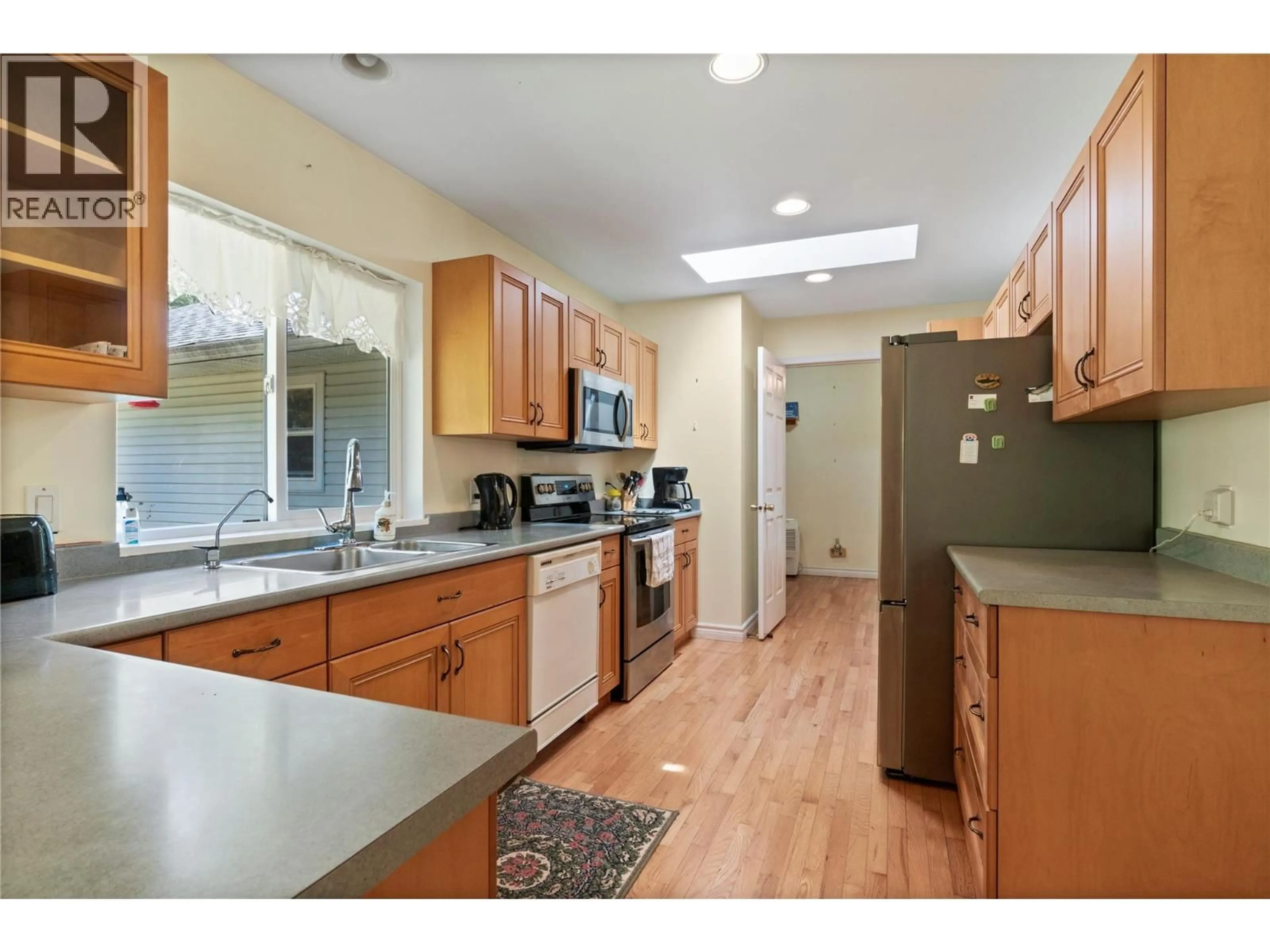 Standard kitchen, unknown for 3915 EXPRESS POINT ROAD, Scotch Creek British Columbia V0E1M5