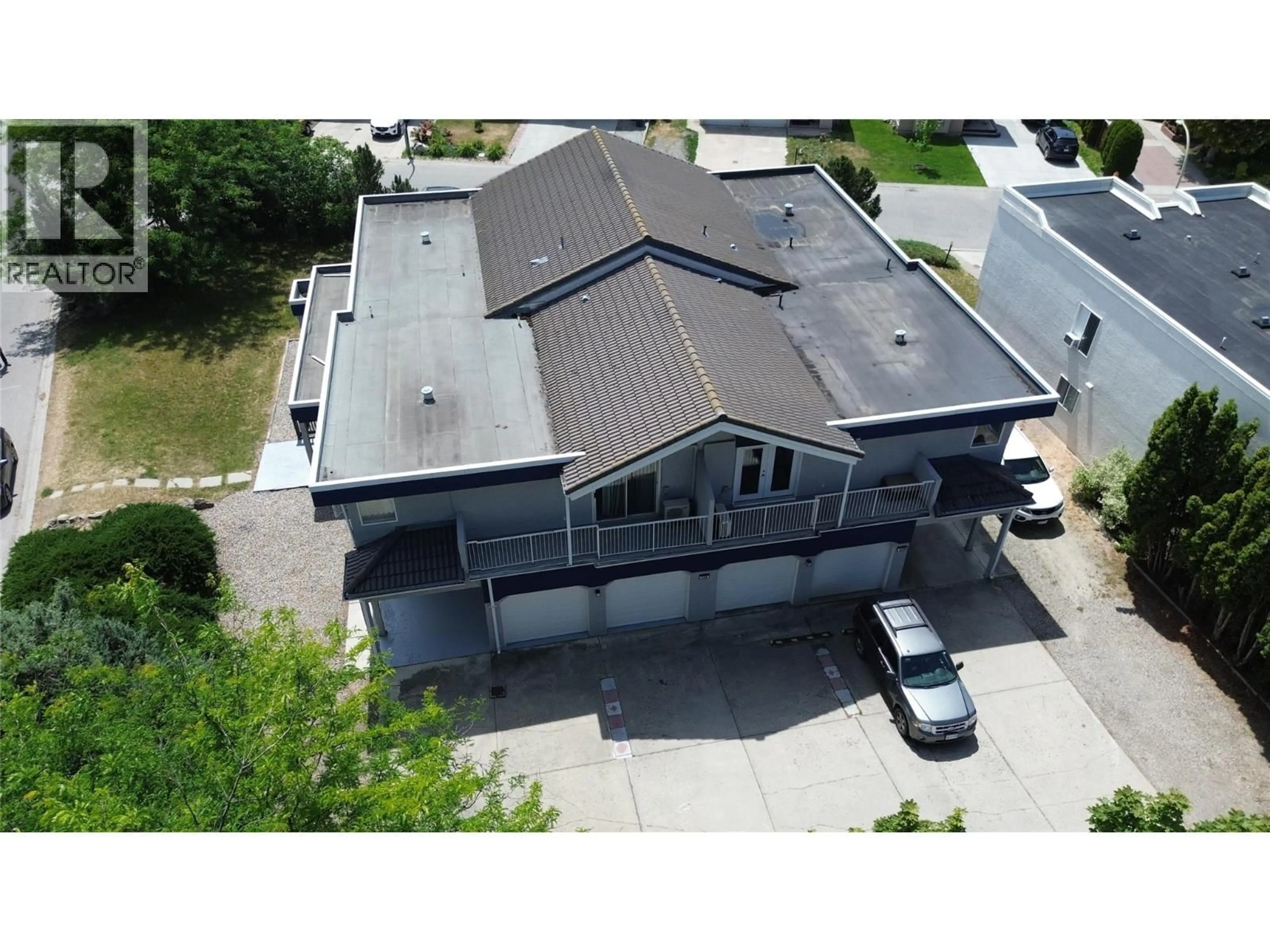 A pic from outside/outdoor area/front of a property/back of a property/a pic from drone, building for 126 VERNA COURT, Kelowna British Columbia V1V1S9