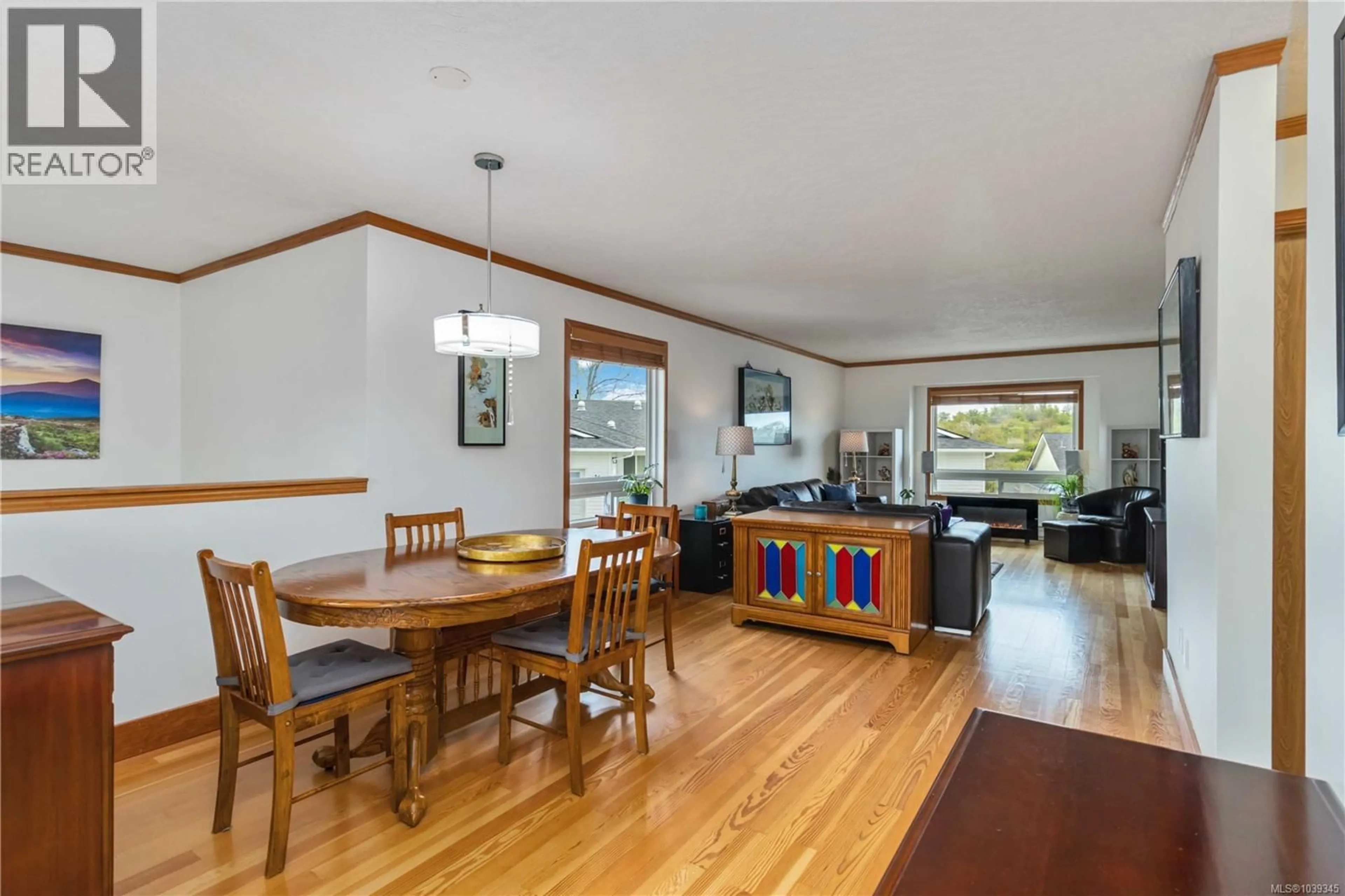 Dining room, wood/laminate floor for 28 - 4125 INTERURBAN ROAD, Saanich British Columbia V8Z4W8