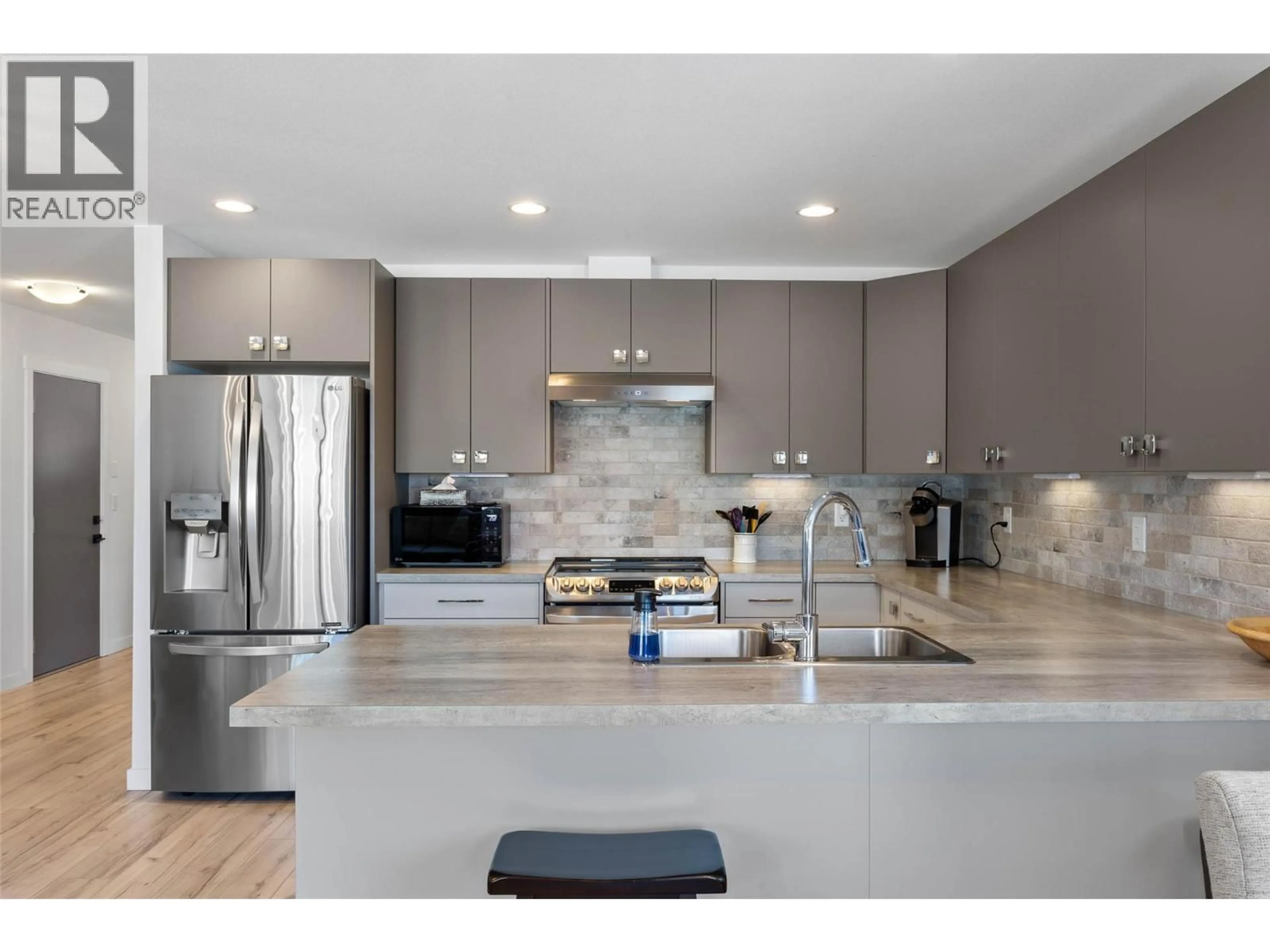 Contemporary kitchen, ceramic/tile floor for 107 - 1323 KINROSS PLACE, Kamloops British Columbia V1S0E4