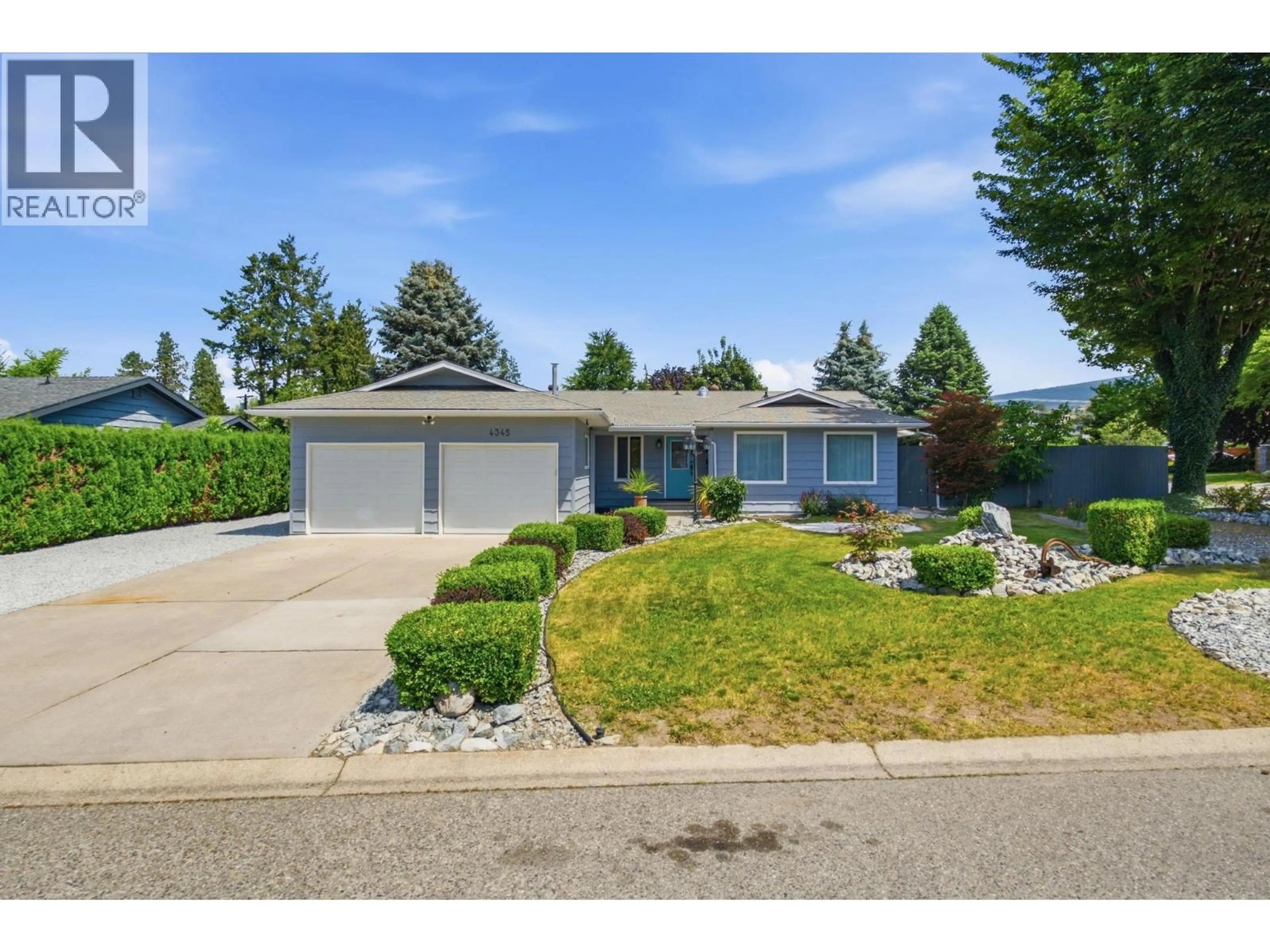 Home with vinyl exterior material, street for 4345 DUNVEGAN COURT, Kelowna British Columbia V1W1S9