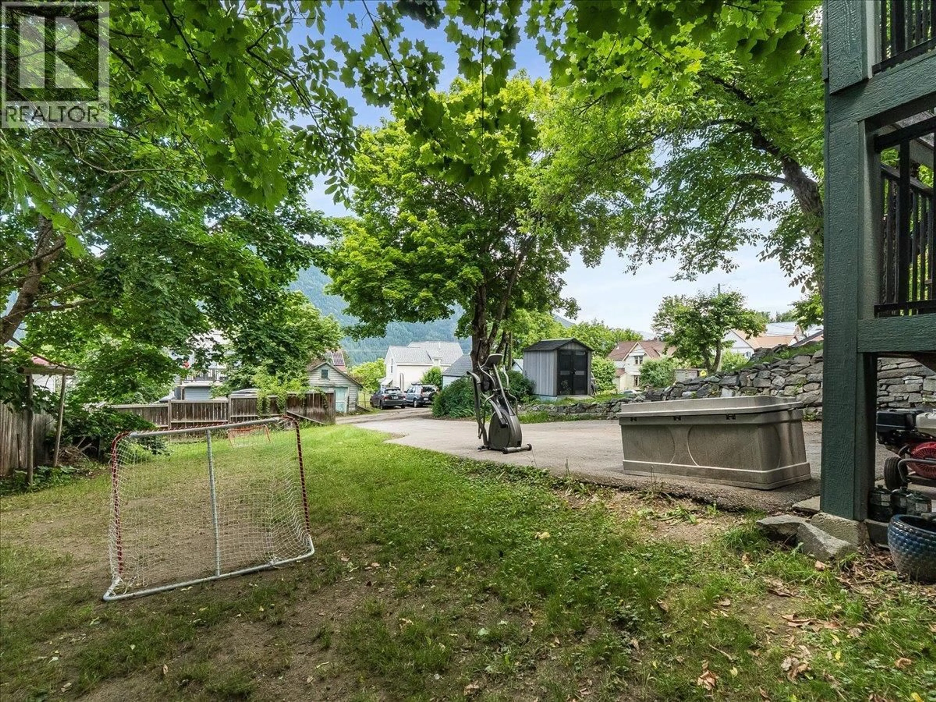 A pic from outside/outdoor area/front of a property/back of a property/a pic from drone, street for 419 LATIMER STREET, Nelson British Columbia V1L4T8