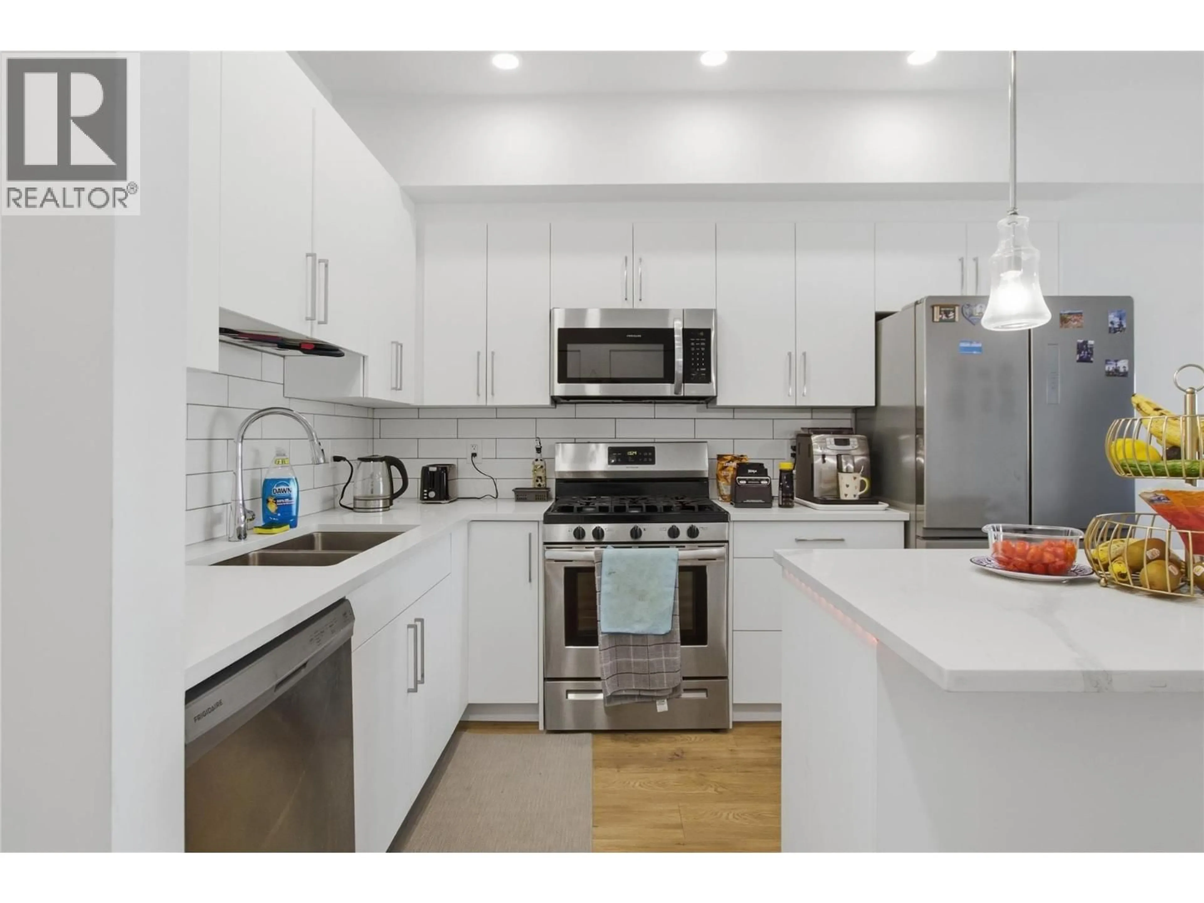 Standard kitchen, unknown for 216 - 2046 ROBSON PLACE, Kamloops British Columbia V2E0A5