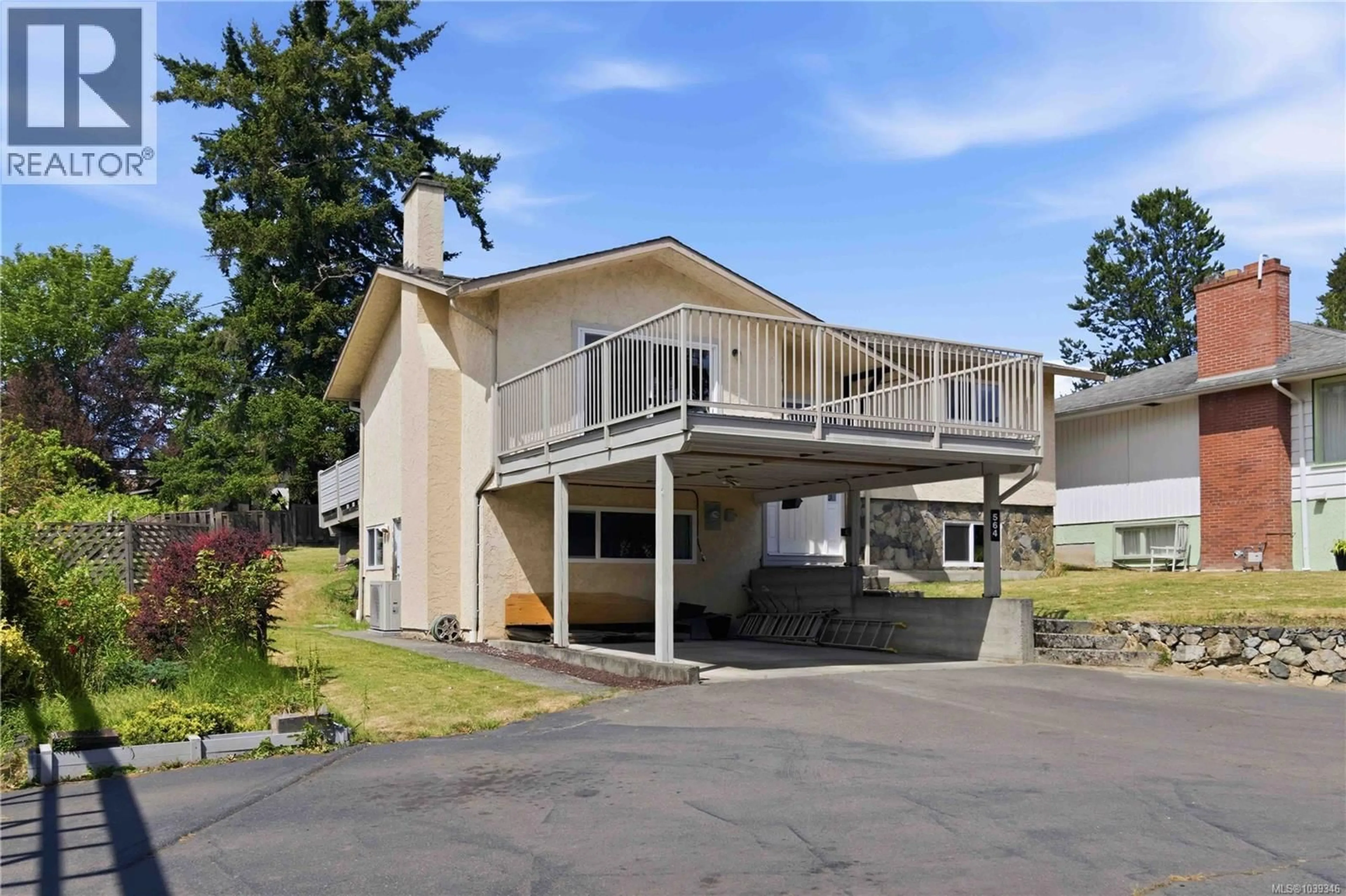Home with vinyl exterior material, mountain view for 564 OCONNELL PLACE, Saanich British Columbia V8Z2C4