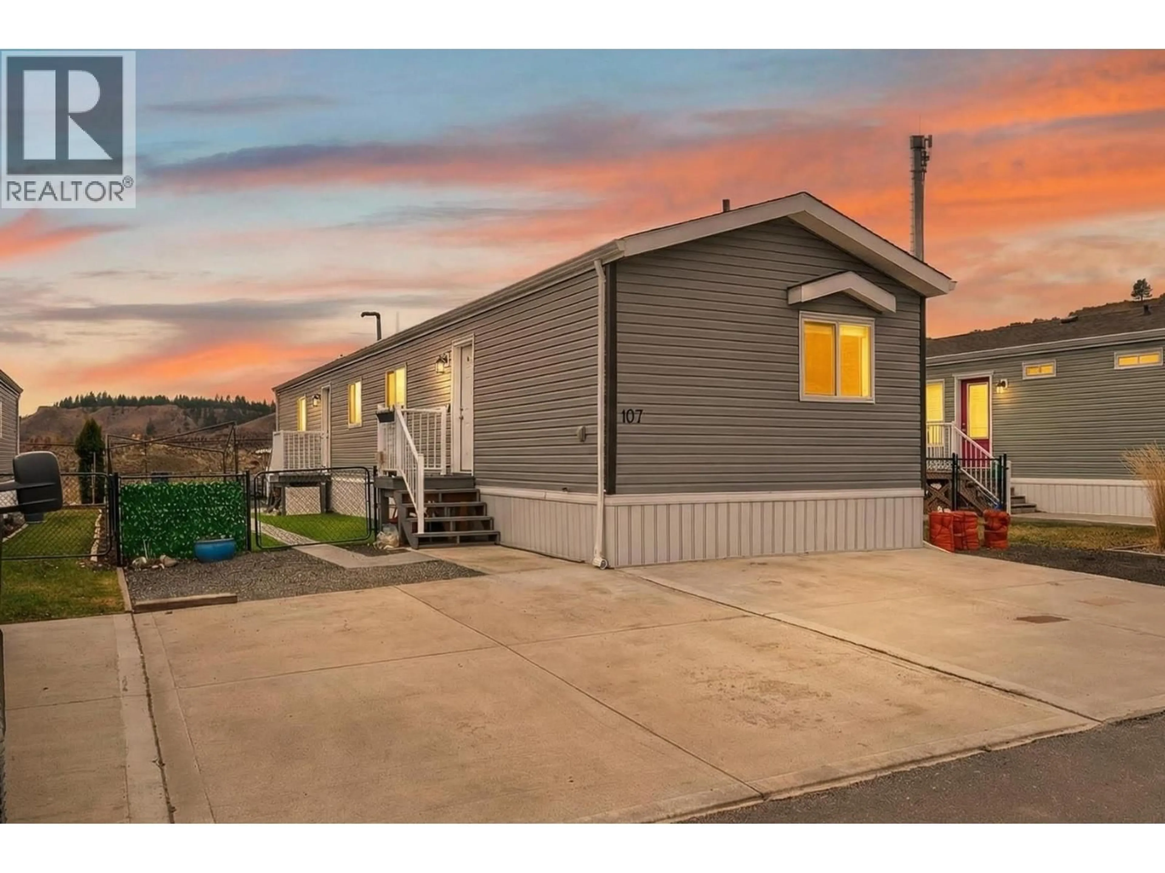 Home with vinyl exterior material, street for 107 - 5005 RIVER ROAD, Pritchard British Columbia V0E2P0