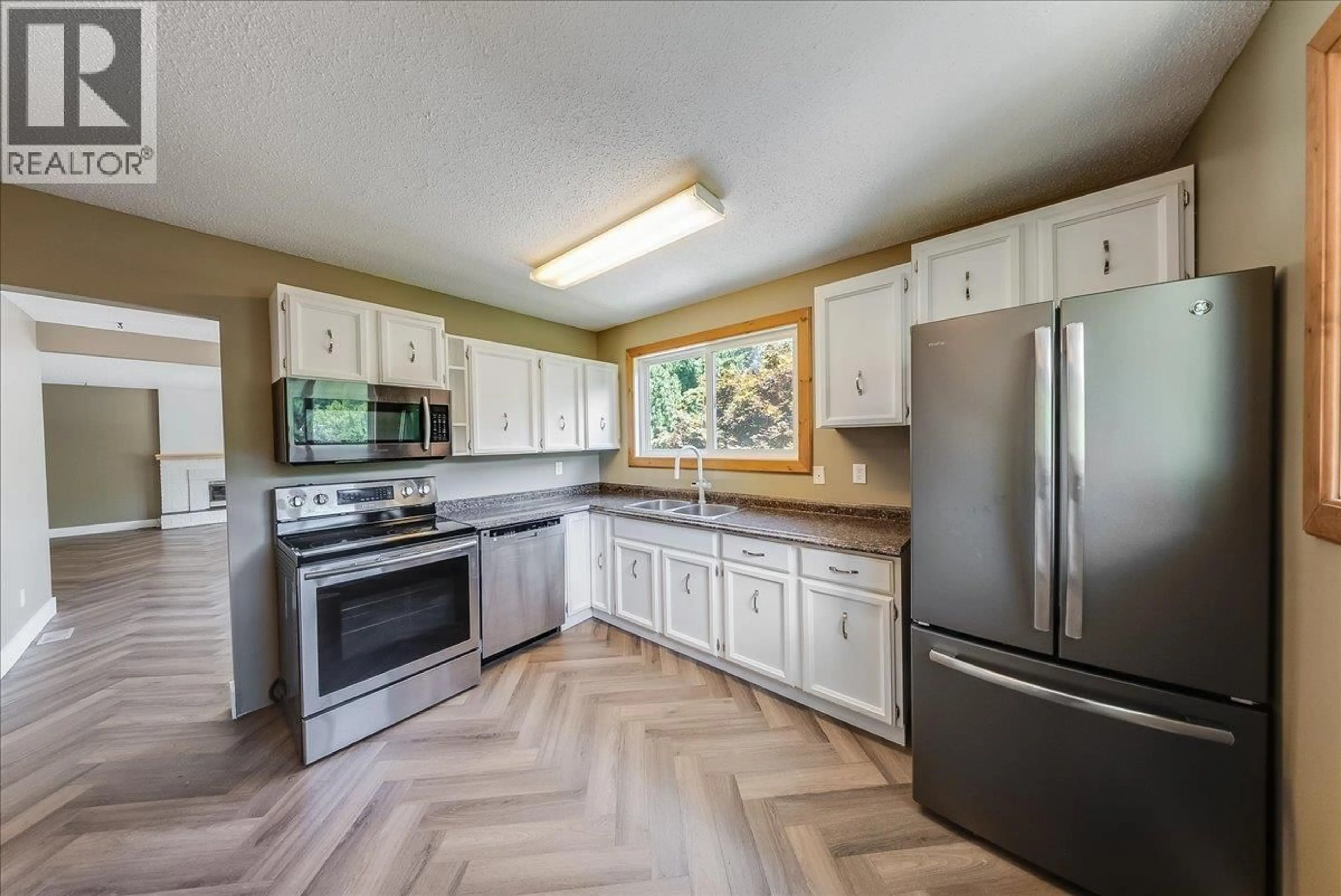Standard kitchen, unknown for 222 WOLFE DRIVE, Warfield British Columbia V1R4M2