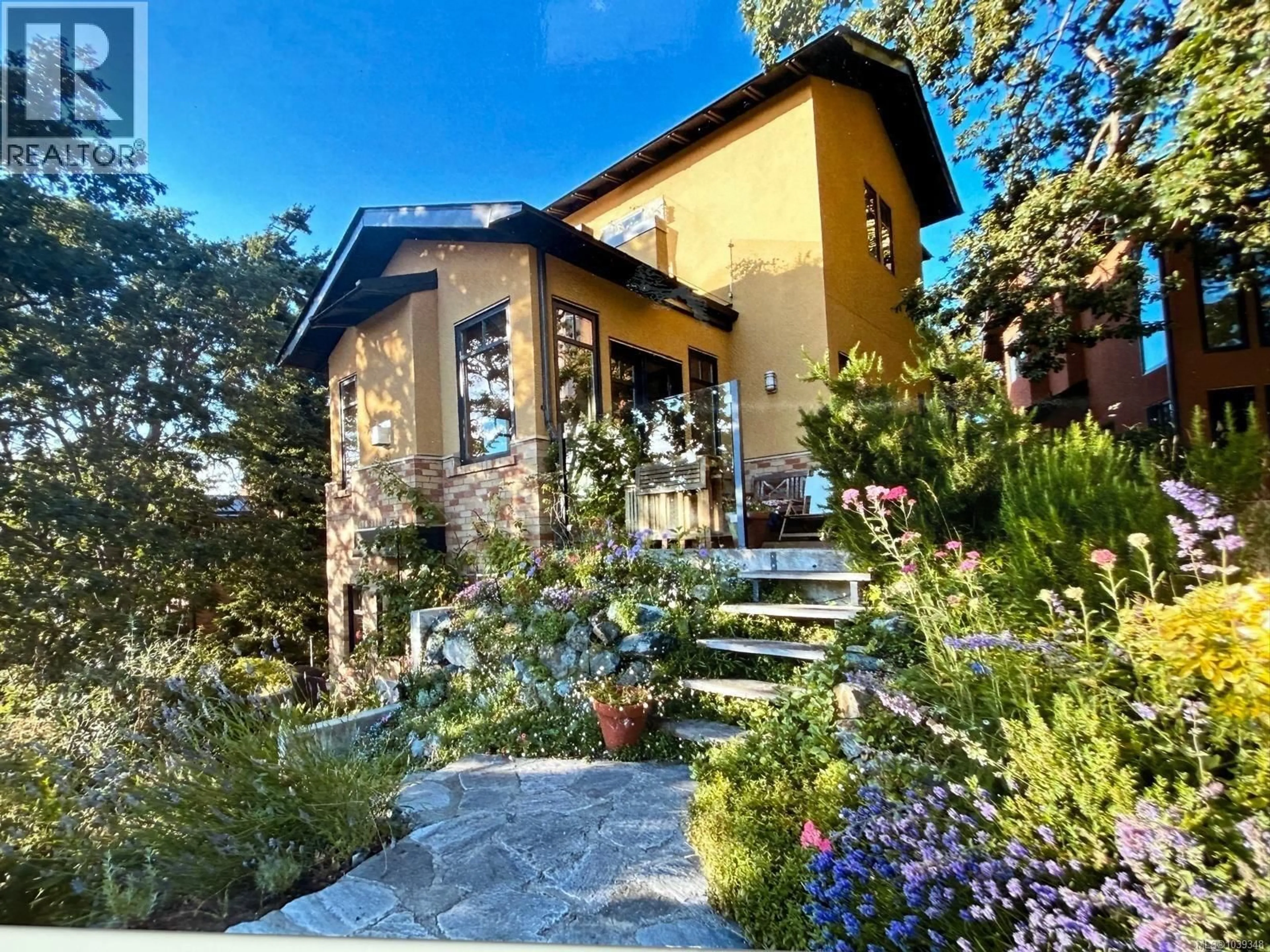 Home with brick exterior material, unknown for 3 - 849 DUNSMUIR ROAD, Esquimalt British Columbia V9A5B8