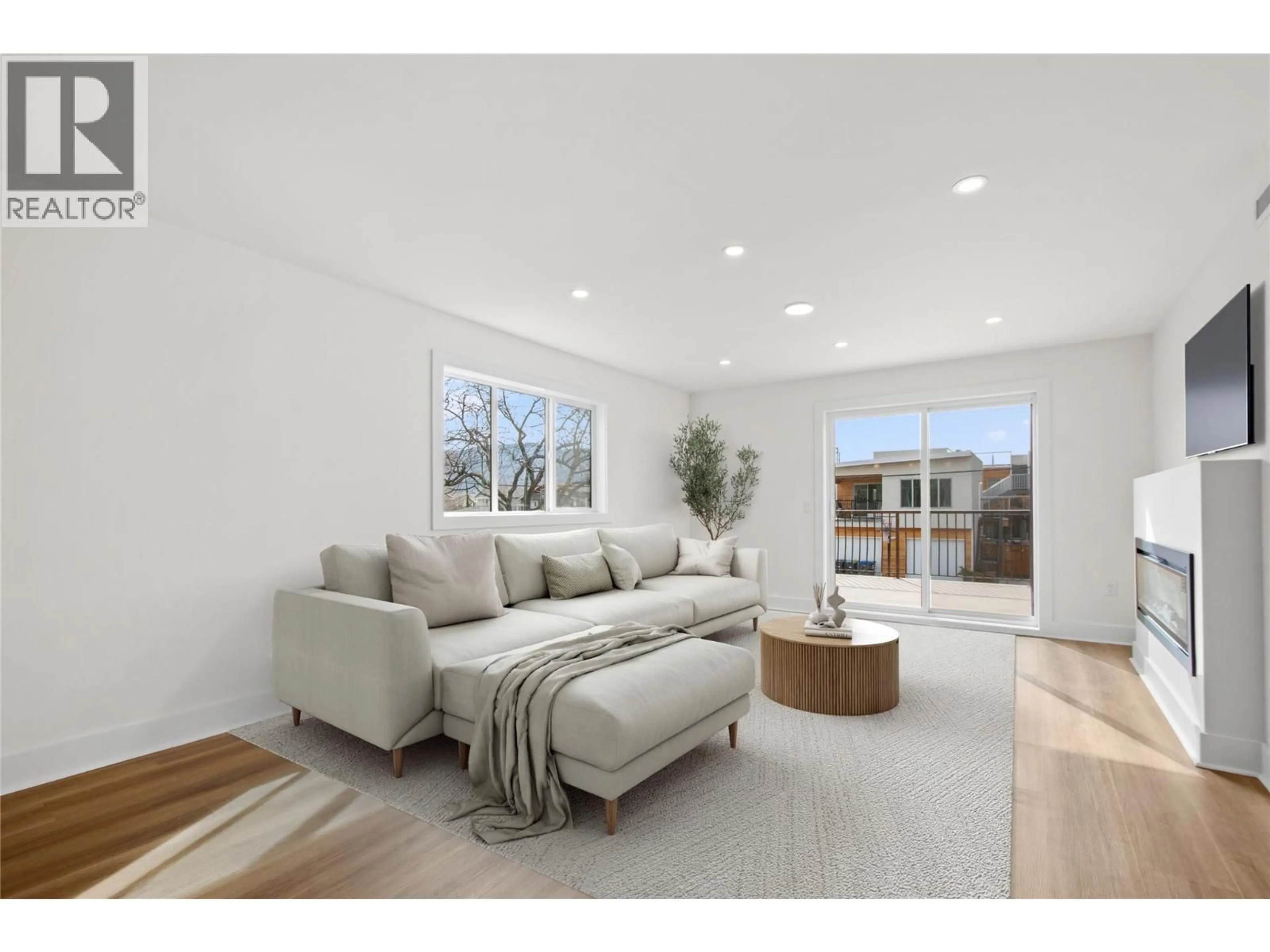 Living room with furniture, unknown for 203 - 578 LAKESHORE DRIVE, Penticton British Columbia V2A1B9