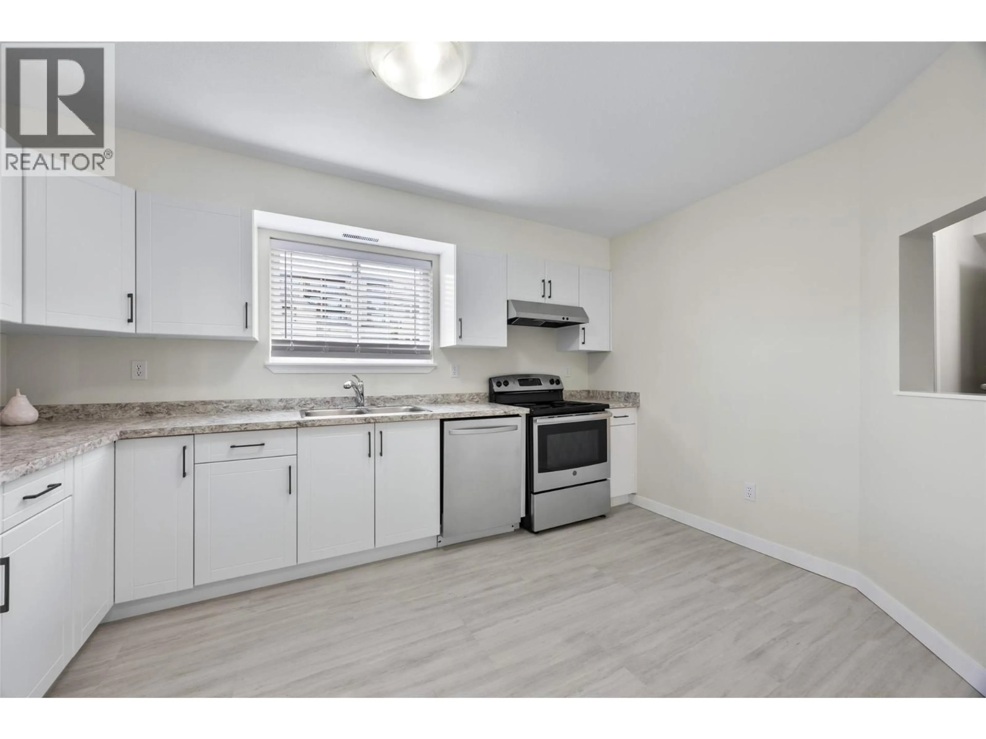 Standard kitchen, wood/laminate floor for 213 - 1185 HUGH ALLAN DRIVE, Kamloops British Columbia V1S1T3