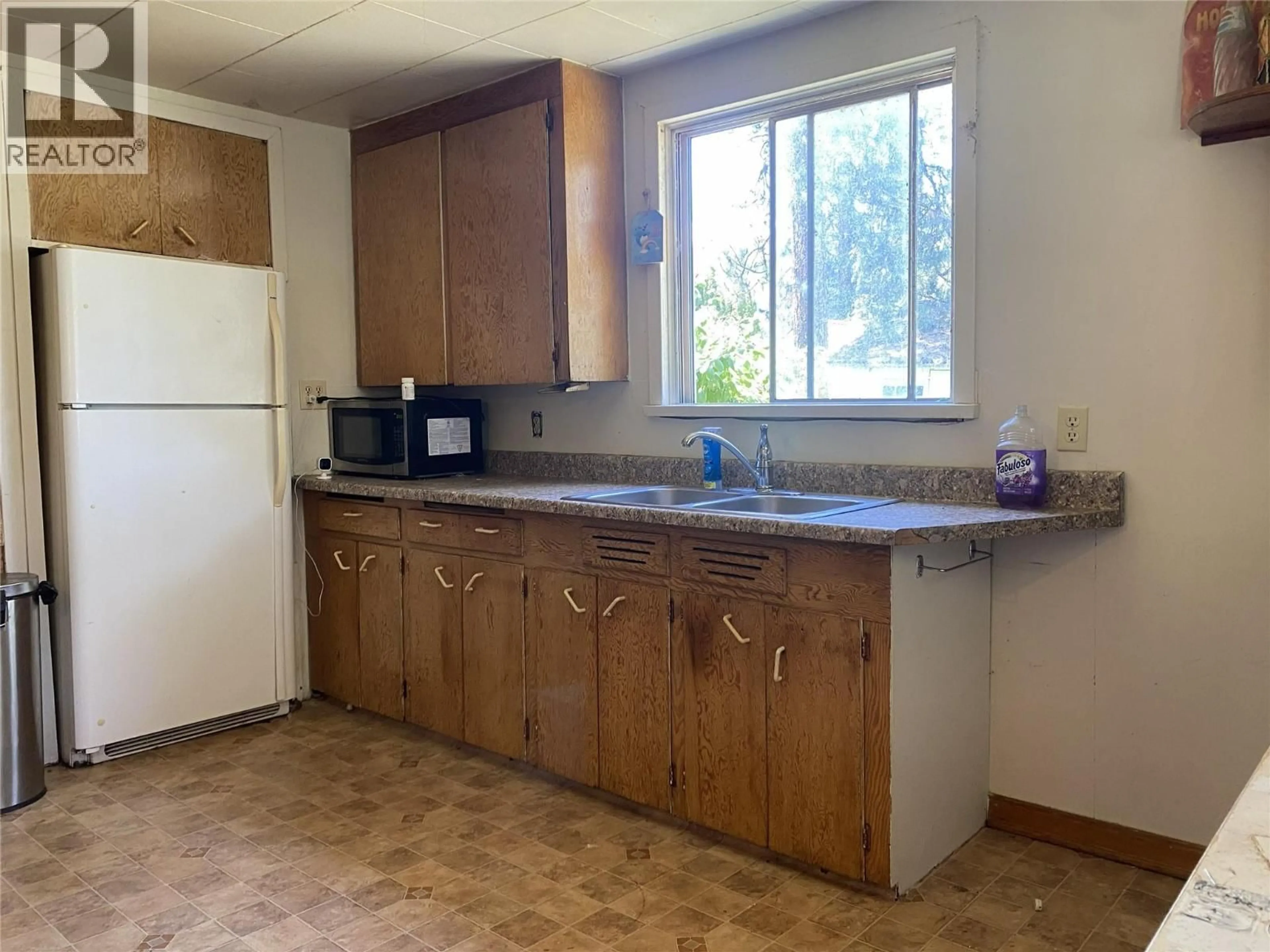 Standard kitchen, unknown for 1615 NEIMI ROAD, Christina Lake British Columbia V0H1E2