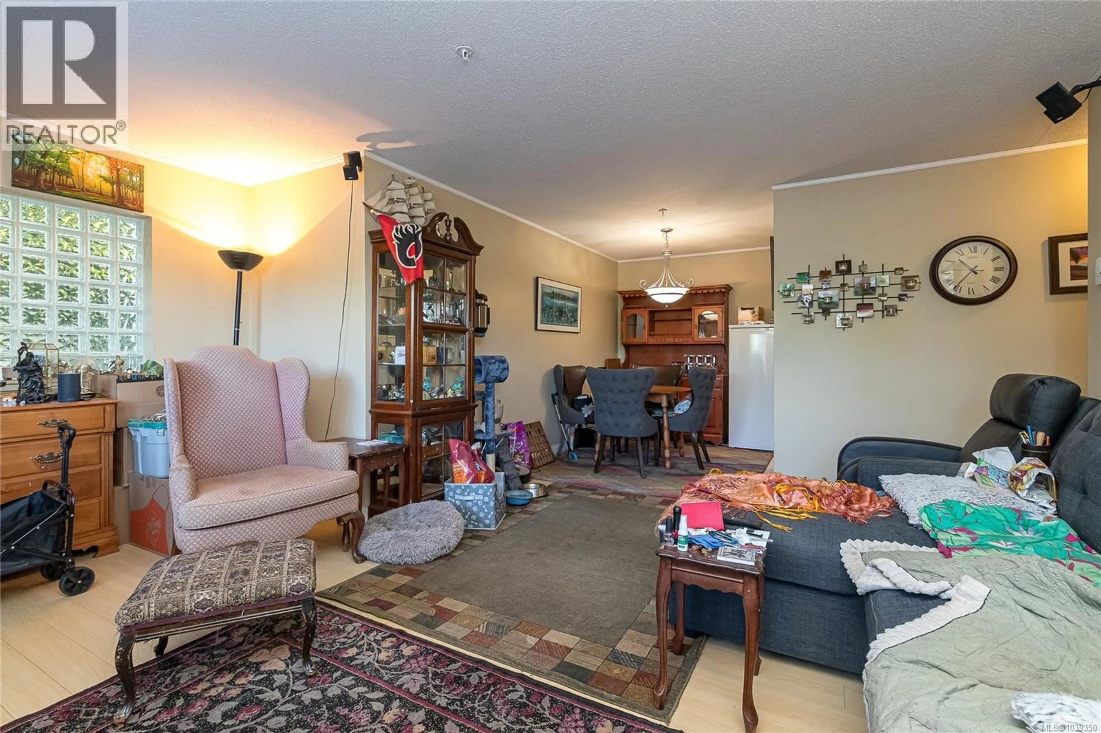 Living room with furniture, unknown for 102 - 651 JOLLY PLACE, Saanich British Columbia V8Z6R9