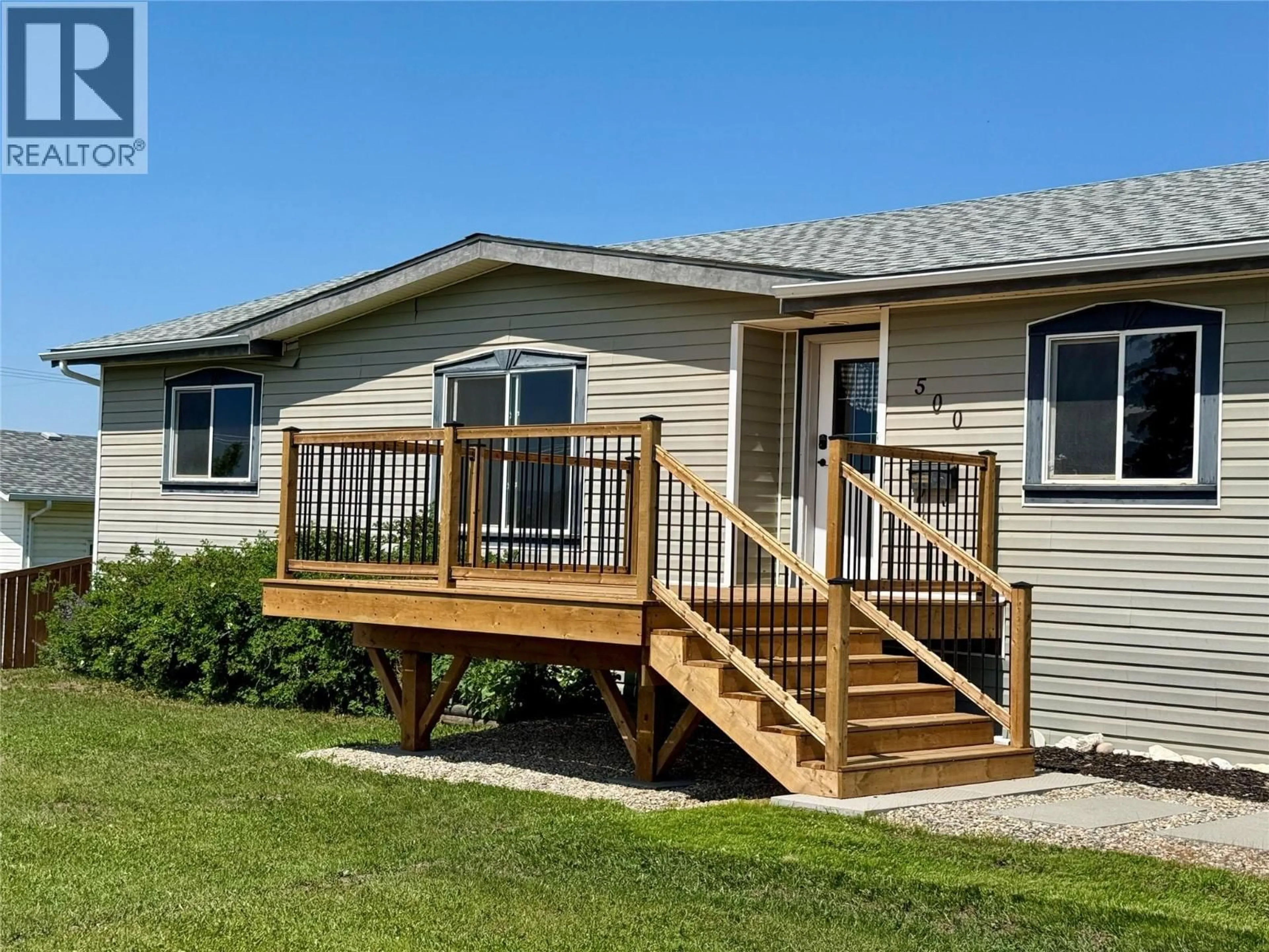 Home with vinyl exterior material, unknown for 500 99 AVENUE, Dawson Creek British Columbia V1G1T3