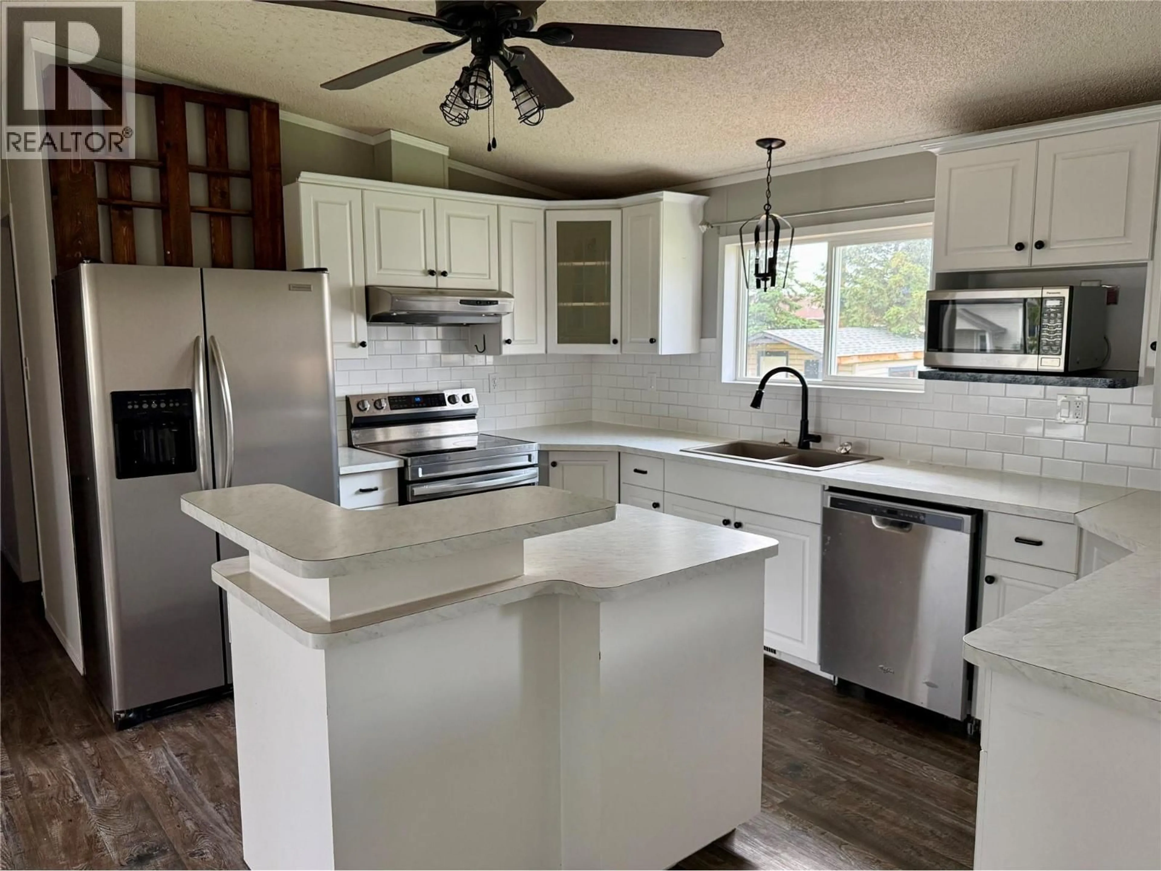 Open concept kitchen, unknown for 500 99 AVENUE, Dawson Creek British Columbia V1G1T3