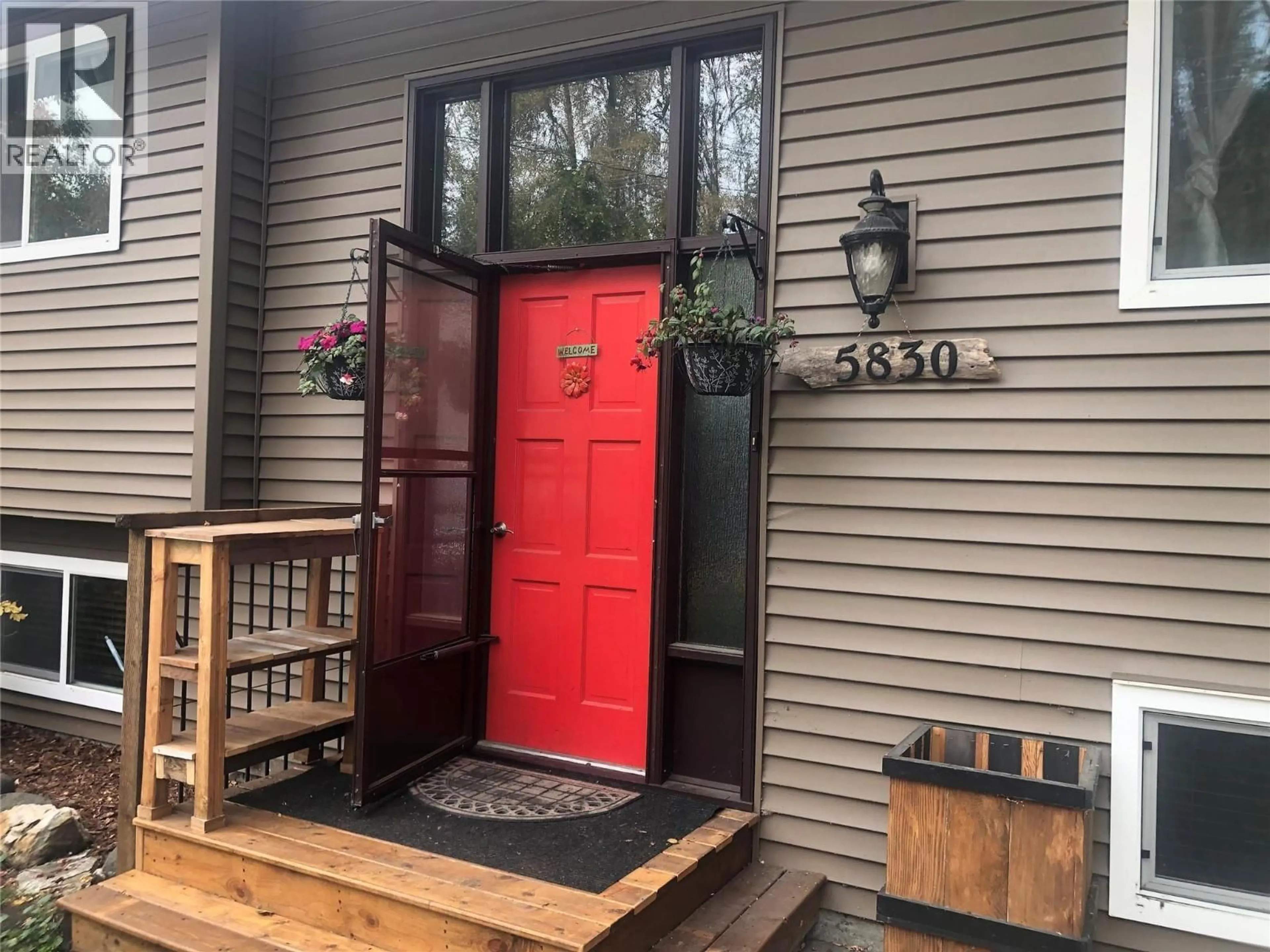 Indoor entryway for 5830 6 HIGHWAY, Lavington British Columbia V1B3E1